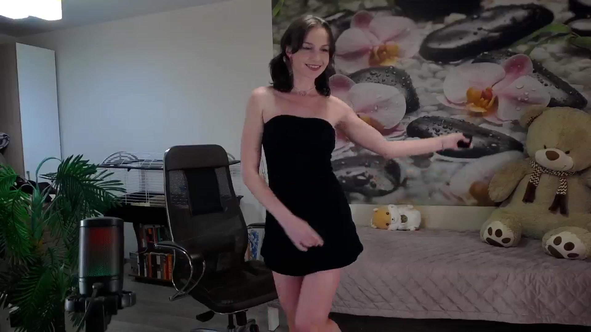 Gallery image thumbnail from HoneyIAmHome's myfreecams stream on, 10/03/2024, 09:25 image 20 of 20