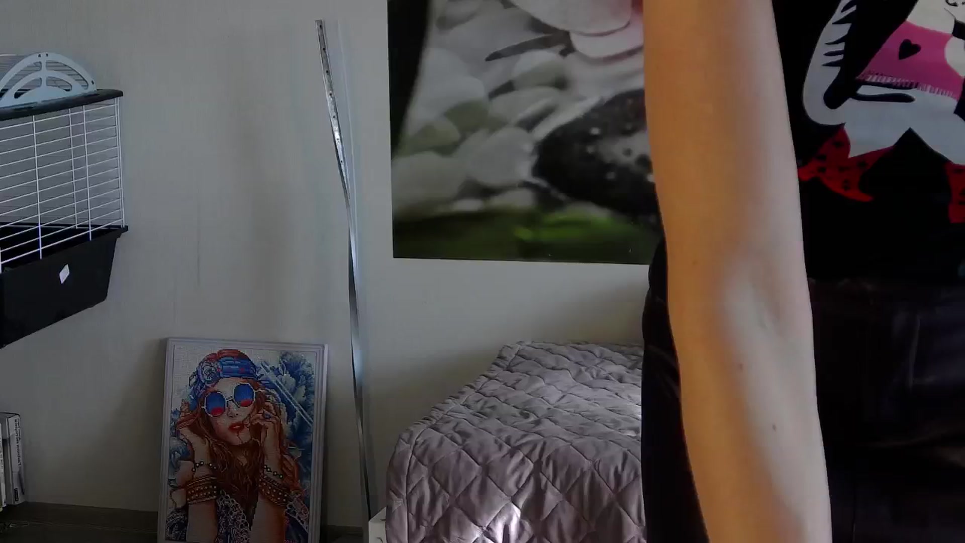 Gallery image thumbnail from HoneyIAmHome's myfreecams stream on, 10/10/2024, 08:39 image 1 of 20