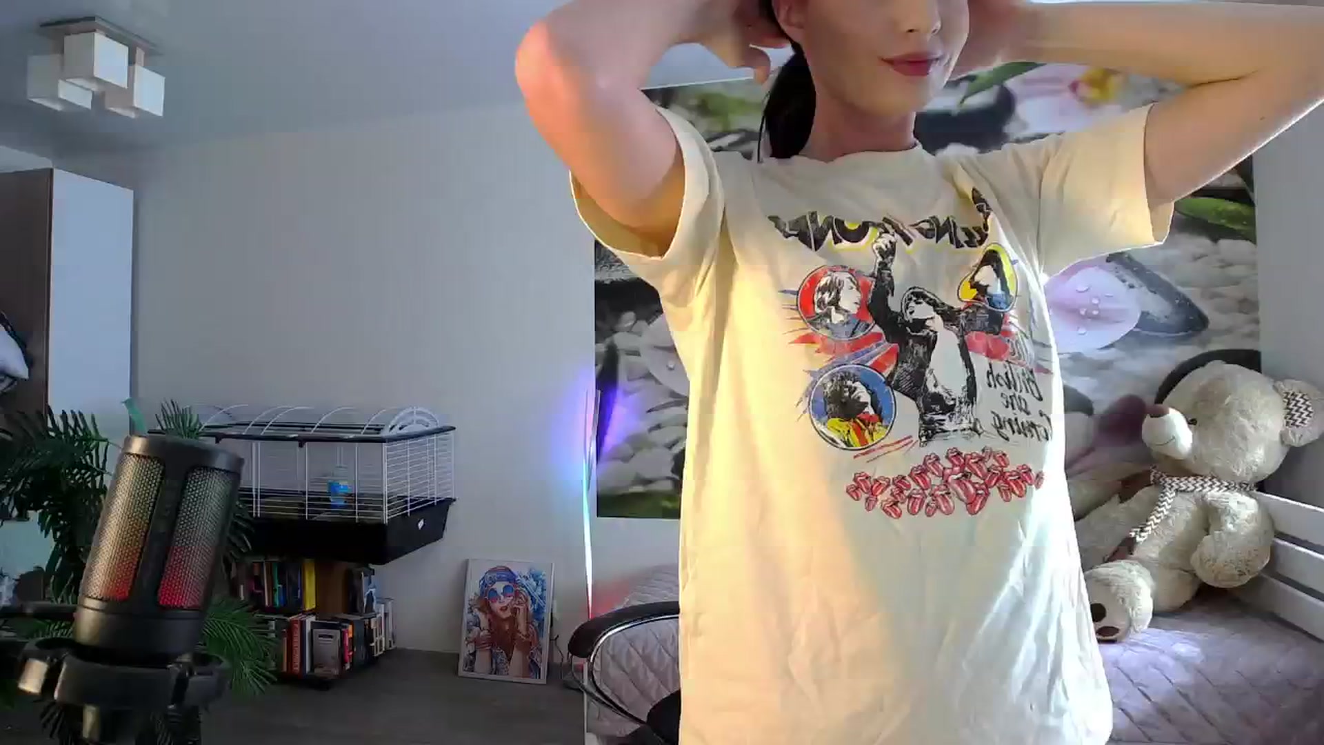 Gallery image thumbnail from HoneyIAmHome's myfreecams stream on, 10/16/2024, 03:56 image 6 of 20
