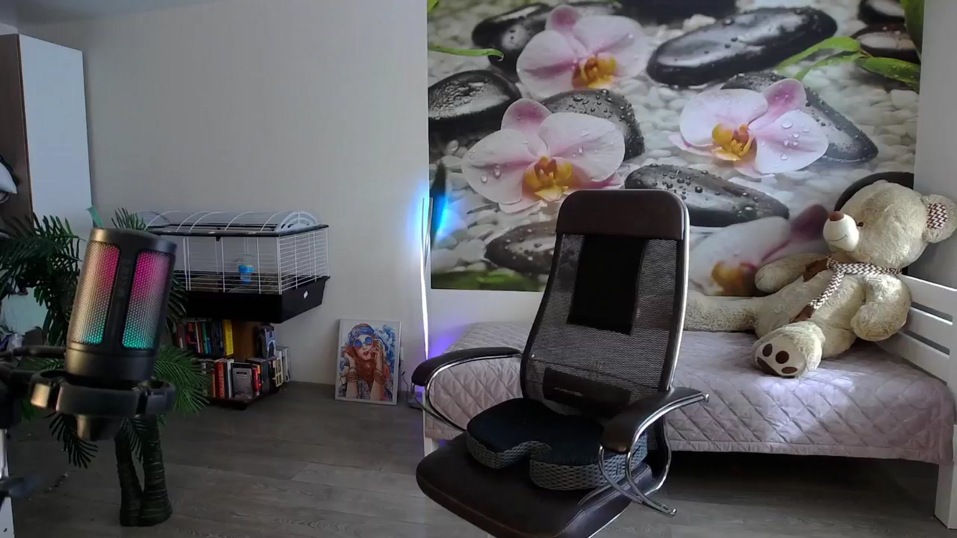 Gallery image thumbnail from HoneyIAmHome's myfreecams stream on, 10/16/2024, 03:56 image 4 of 20