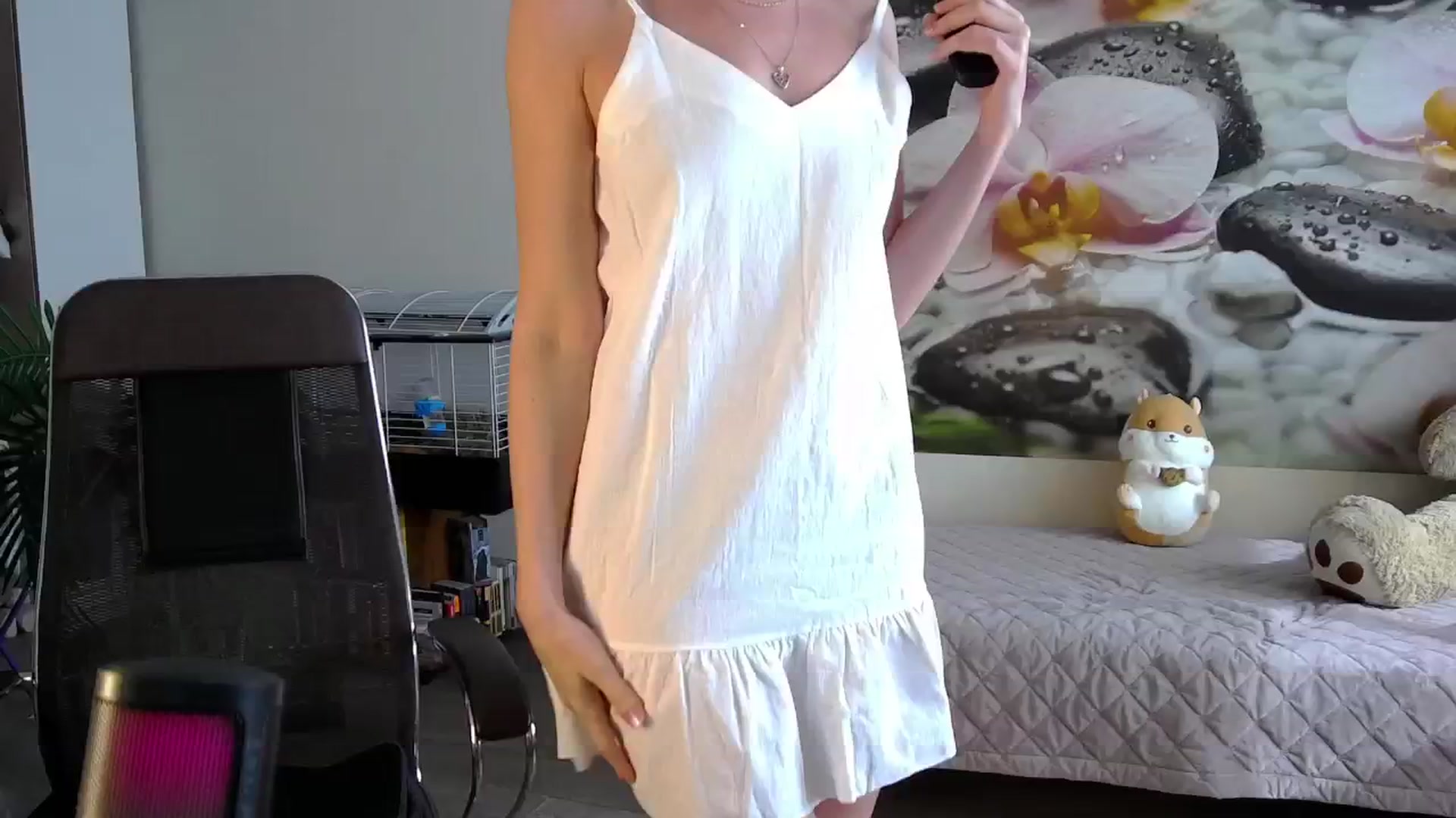 Gallery image thumbnail from HoneyIAmHome's myfreecams stream on, 10/17/2024, 05:14 image 1 of 20