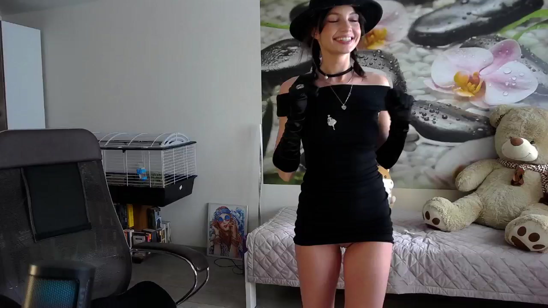 Gallery image thumbnail from HoneyIAmHome's myfreecams stream on, 10/17/2024, 06:27 image 3 of 20