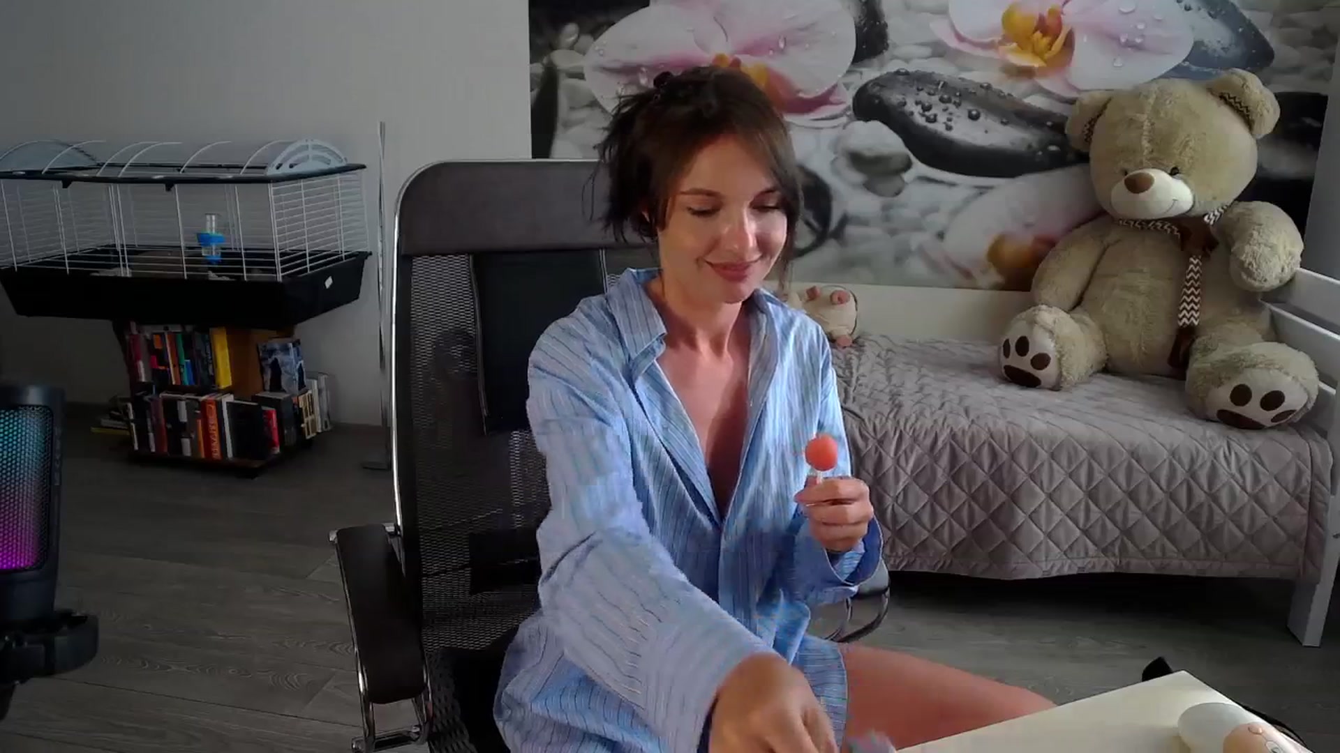 Gallery image thumbnail from HoneyIAmHome's myfreecams stream on, 11/03/2024, 07:30 image 16 of 20