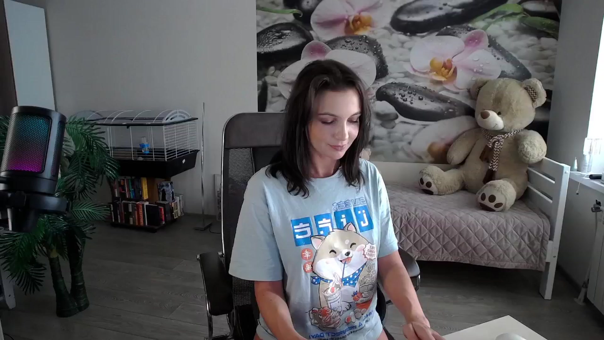 Gallery image thumbnail from HoneyIAmHome's myfreecams stream on, 11/18/2024, 07:48 image 5 of 20
