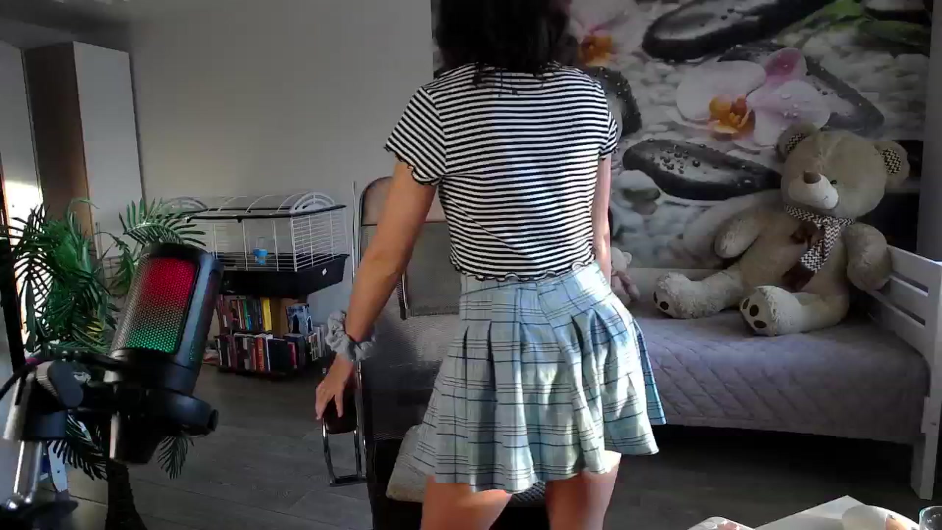 Gallery image thumbnail from HoneyIAmHome's myfreecams stream on, 11/25/2024, 07:16 image 13 of 20