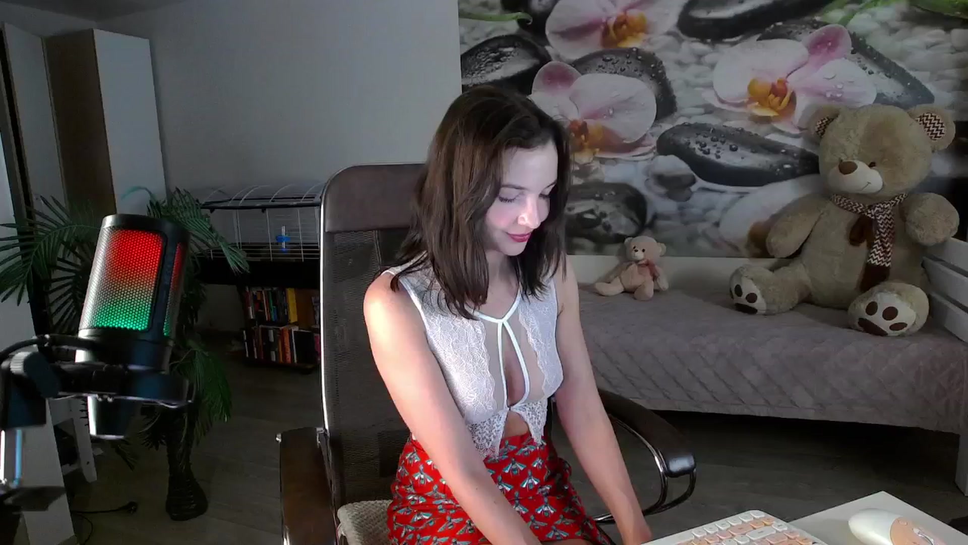 Gallery image thumbnail from HoneyIAmHome's myfreecams stream on, 11/27/2024, 09:09 image 2 of 20