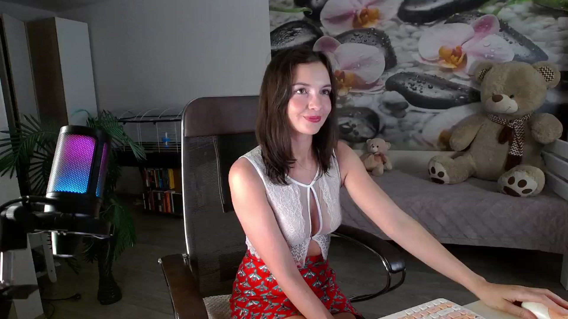 Gallery image thumbnail from HoneyIAmHome's myfreecams stream on, 11/27/2024, 09:09 image 3 of 20