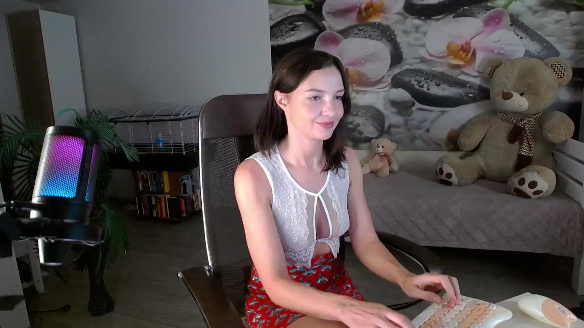 Gallery image thumbnail from HoneyIAmHome's myfreecams stream on, 11/27/2024, 09:09 image 11 of 20