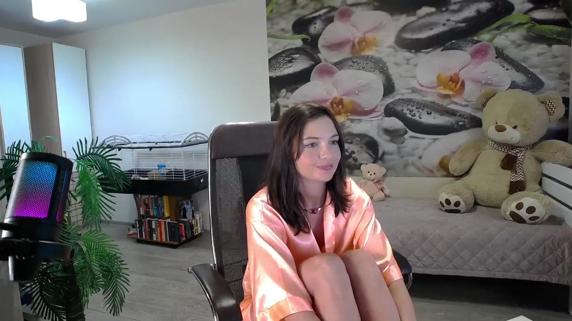 Gallery image thumbnail from HoneyIAmHome's myfreecams stream on, 11/28/2024, 07:40 image 5 of 20