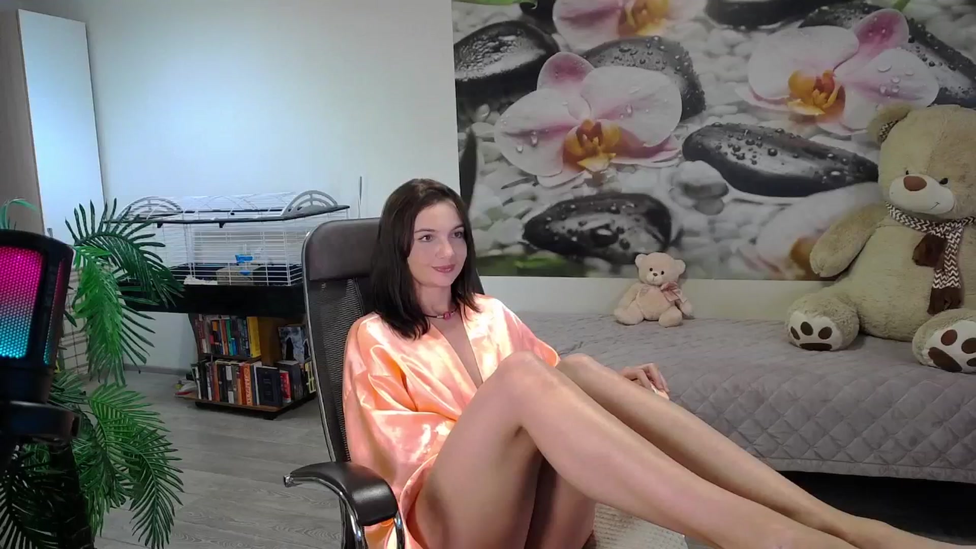 Gallery image thumbnail from HoneyIAmHome's myfreecams stream on, 11/28/2024, 07:40 image 8 of 20