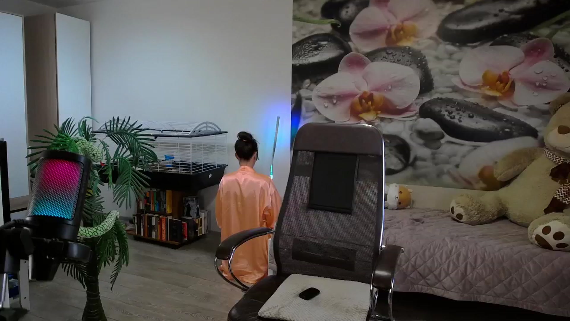 Gallery image thumbnail from HoneyIAmHome's myfreecams stream on, 12/01/2024, 10:05 image 7 of 20