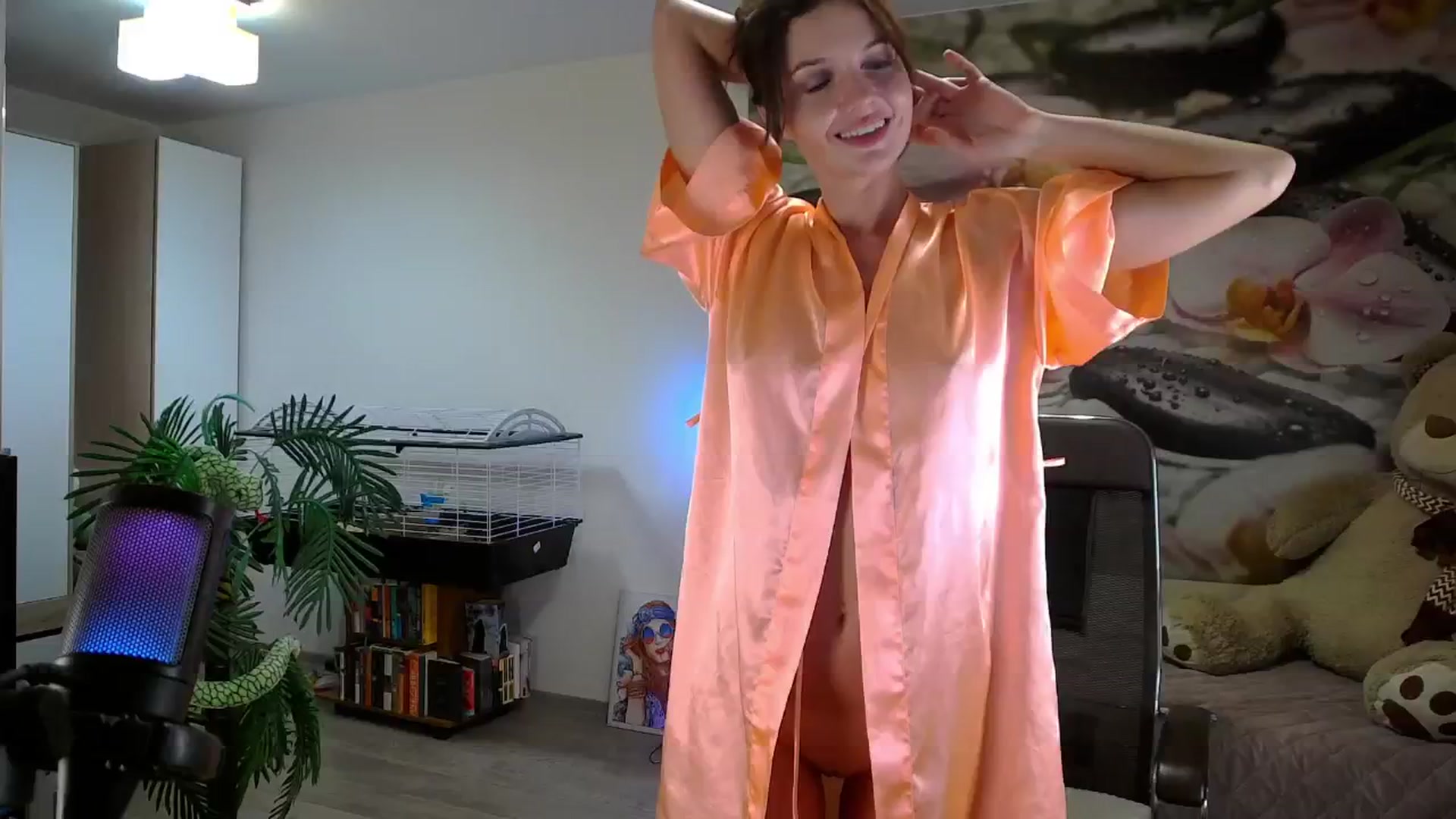 Gallery image thumbnail from HoneyIAmHome's myfreecams stream on, 12/01/2024, 10:05 image 9 of 20