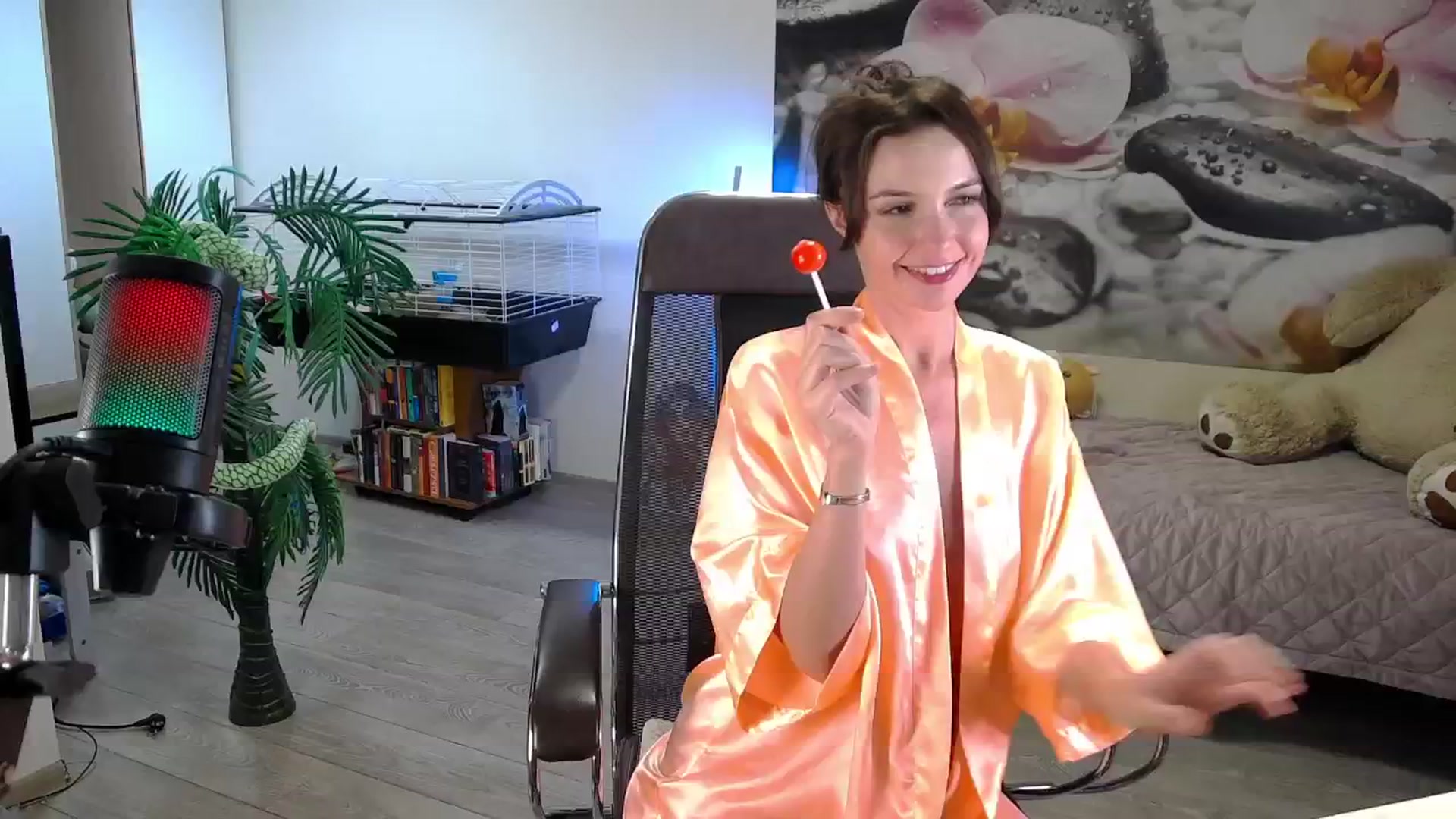 Gallery image thumbnail from HoneyIAmHome's myfreecams stream on, 12/01/2024, 10:05 image 17 of 20