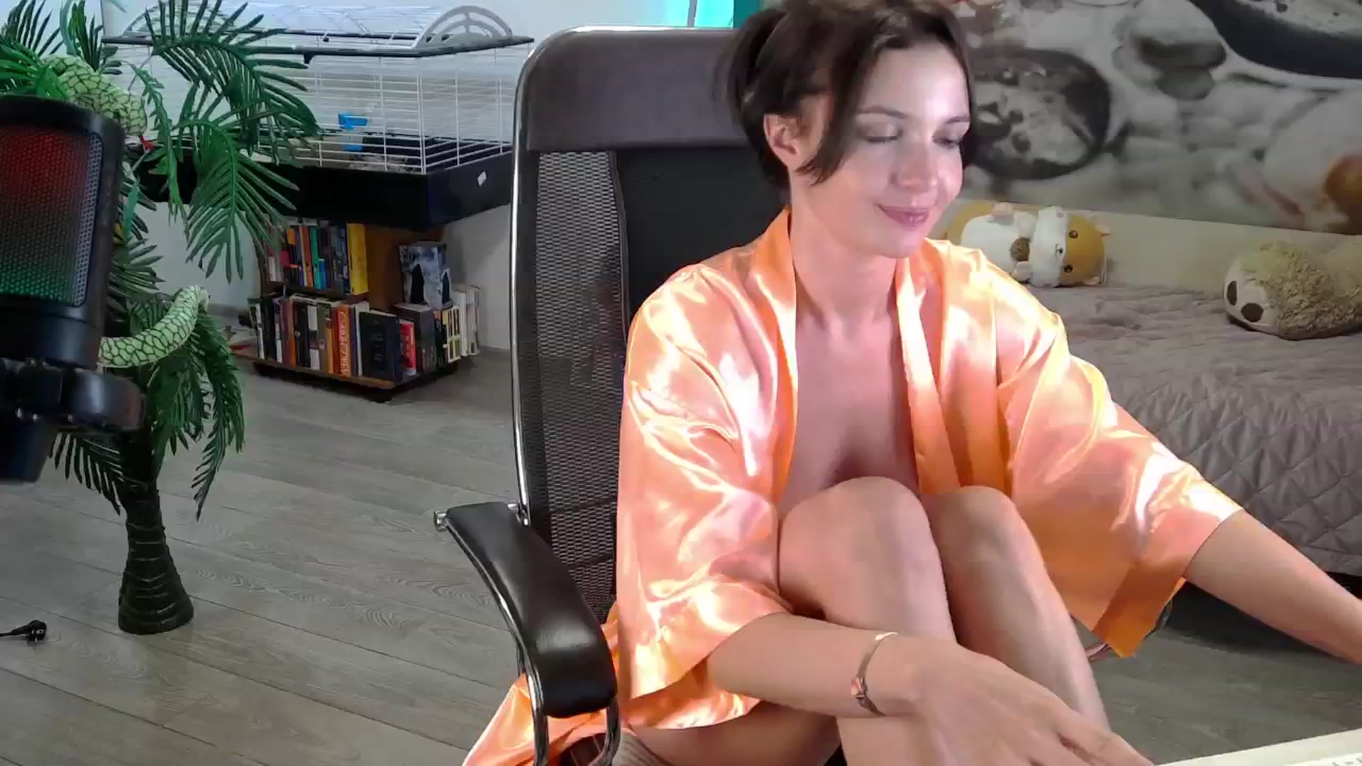 Gallery image thumbnail from HoneyIAmHome's myfreecams stream on, 12/01/2024, 10:05 image 20 of 20