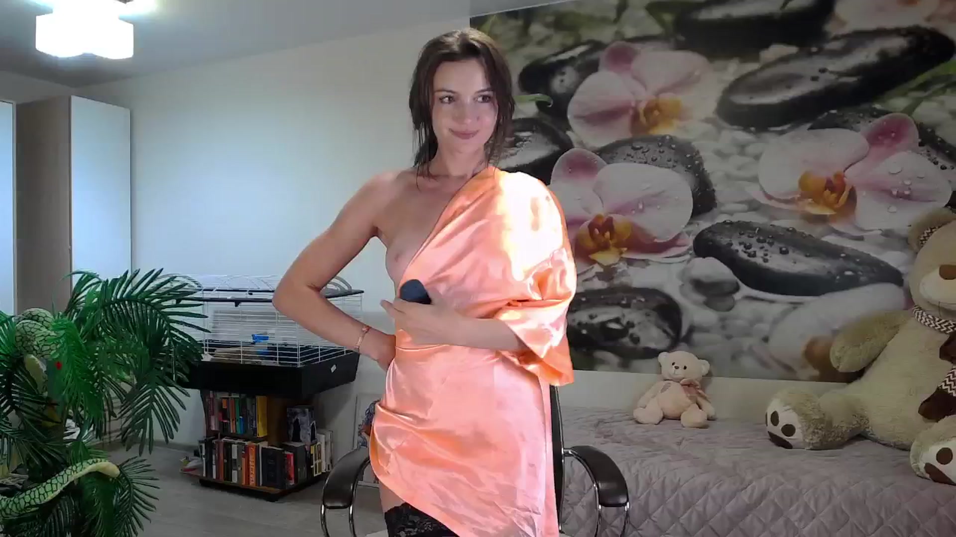 Gallery image thumbnail from HoneyIAmHome's myfreecams stream on, 12/02/2024, 09:13 image 2 of 20
