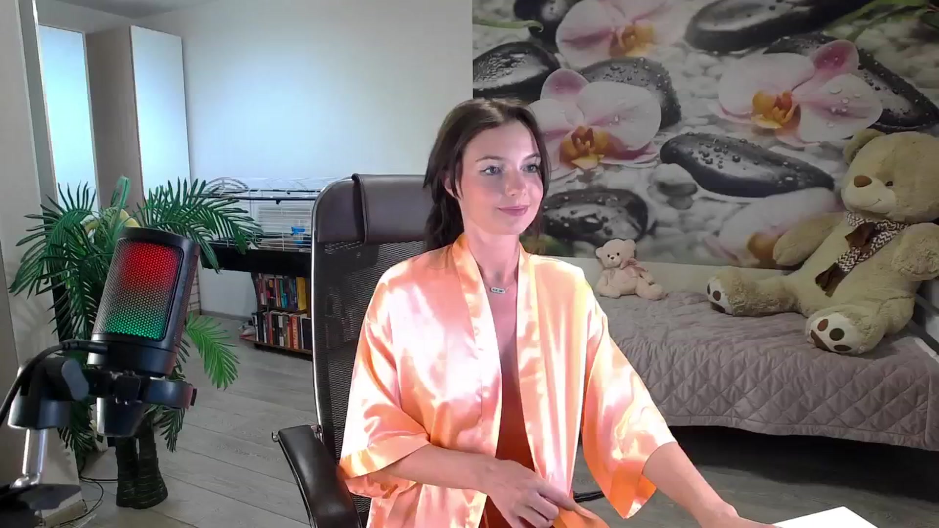 Gallery image thumbnail from HoneyIAmHome's myfreecams stream on, 12/04/2024, 09:12 image 18 of 20