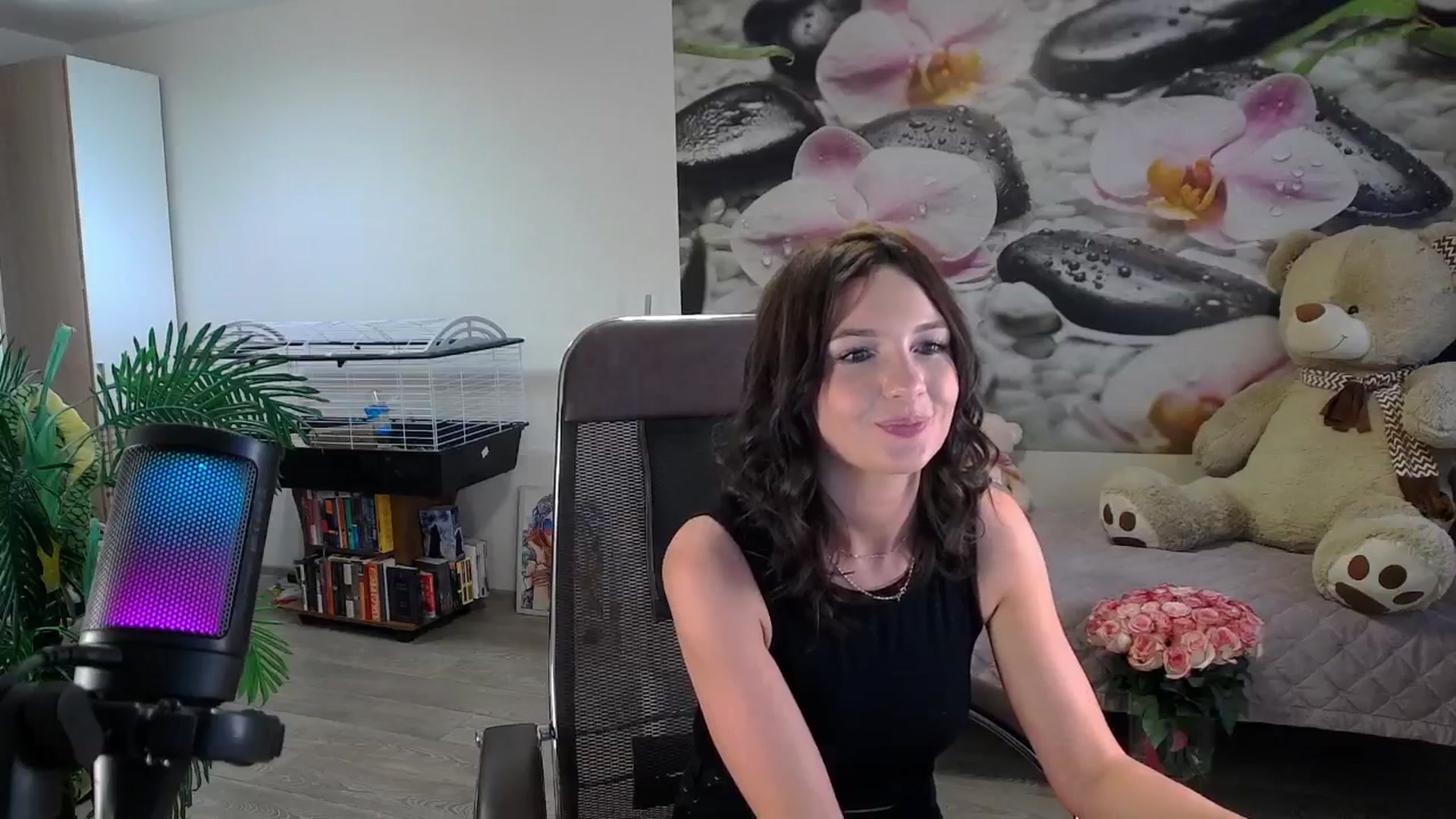 Gallery image thumbnail from HoneyIAmHome's myfreecams stream on, 12/05/2024, 08:12 image 2 of 20