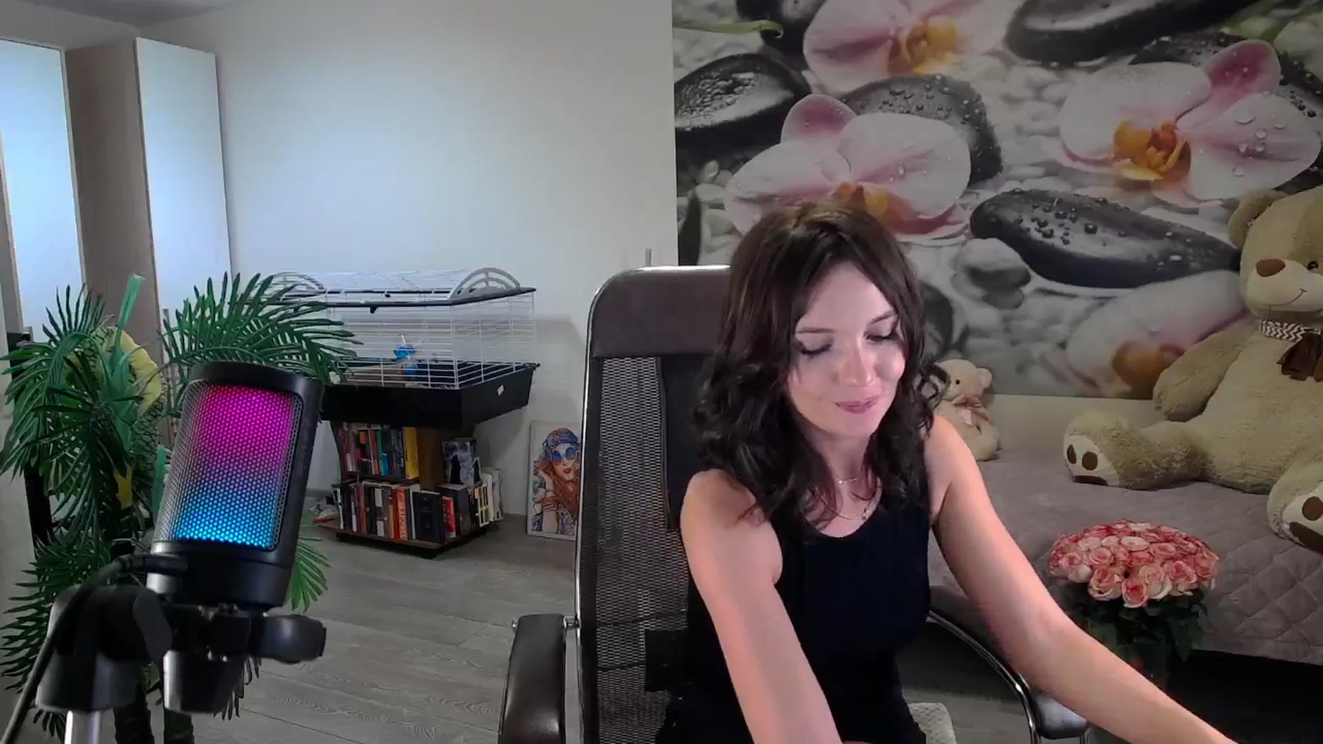 Gallery image thumbnail from HoneyIAmHome's myfreecams stream on, 12/05/2024, 08:12 image 11 of 20