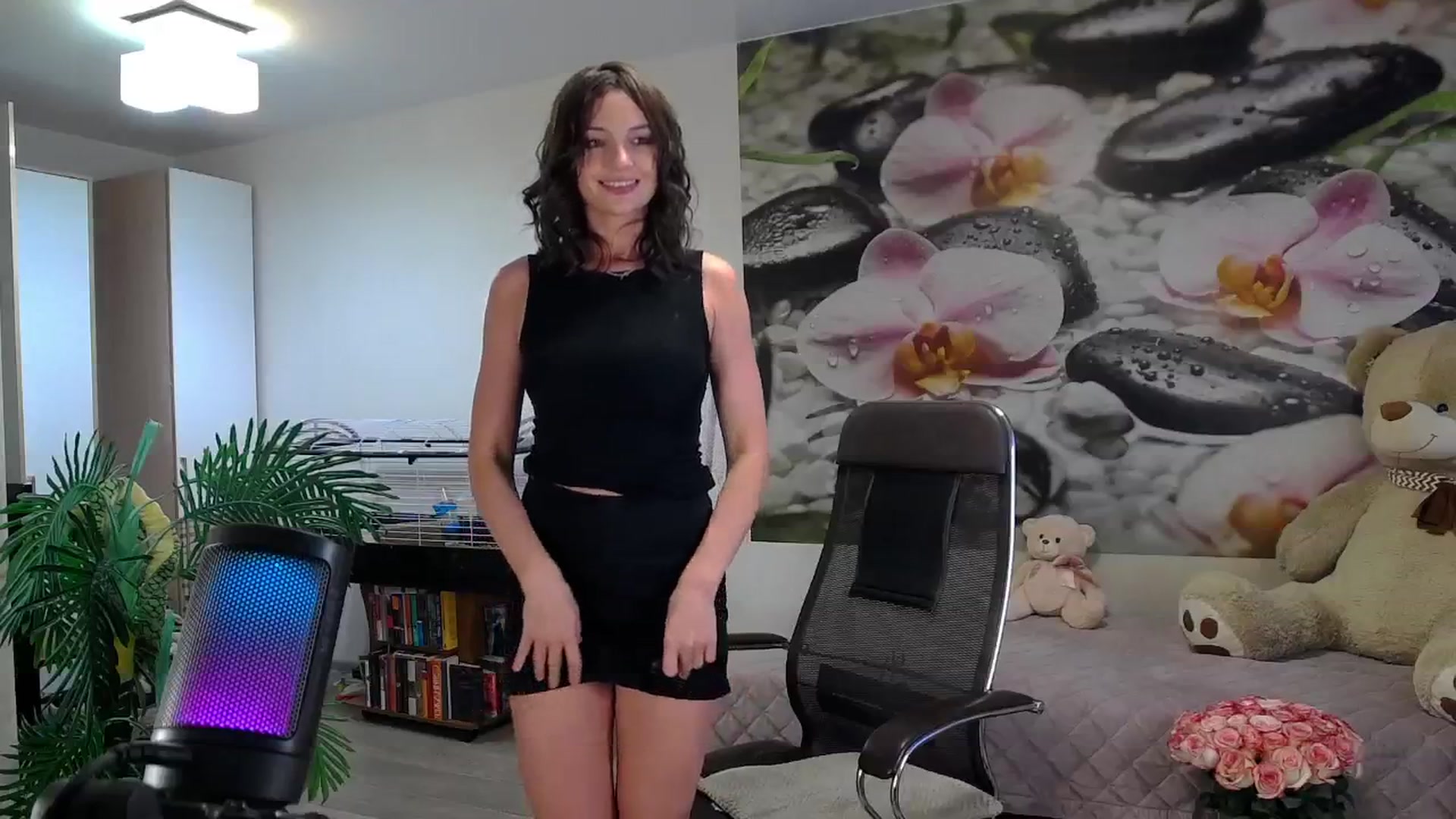Gallery image thumbnail from HoneyIAmHome's myfreecams stream on, 12/05/2024, 08:12 image 6 of 20