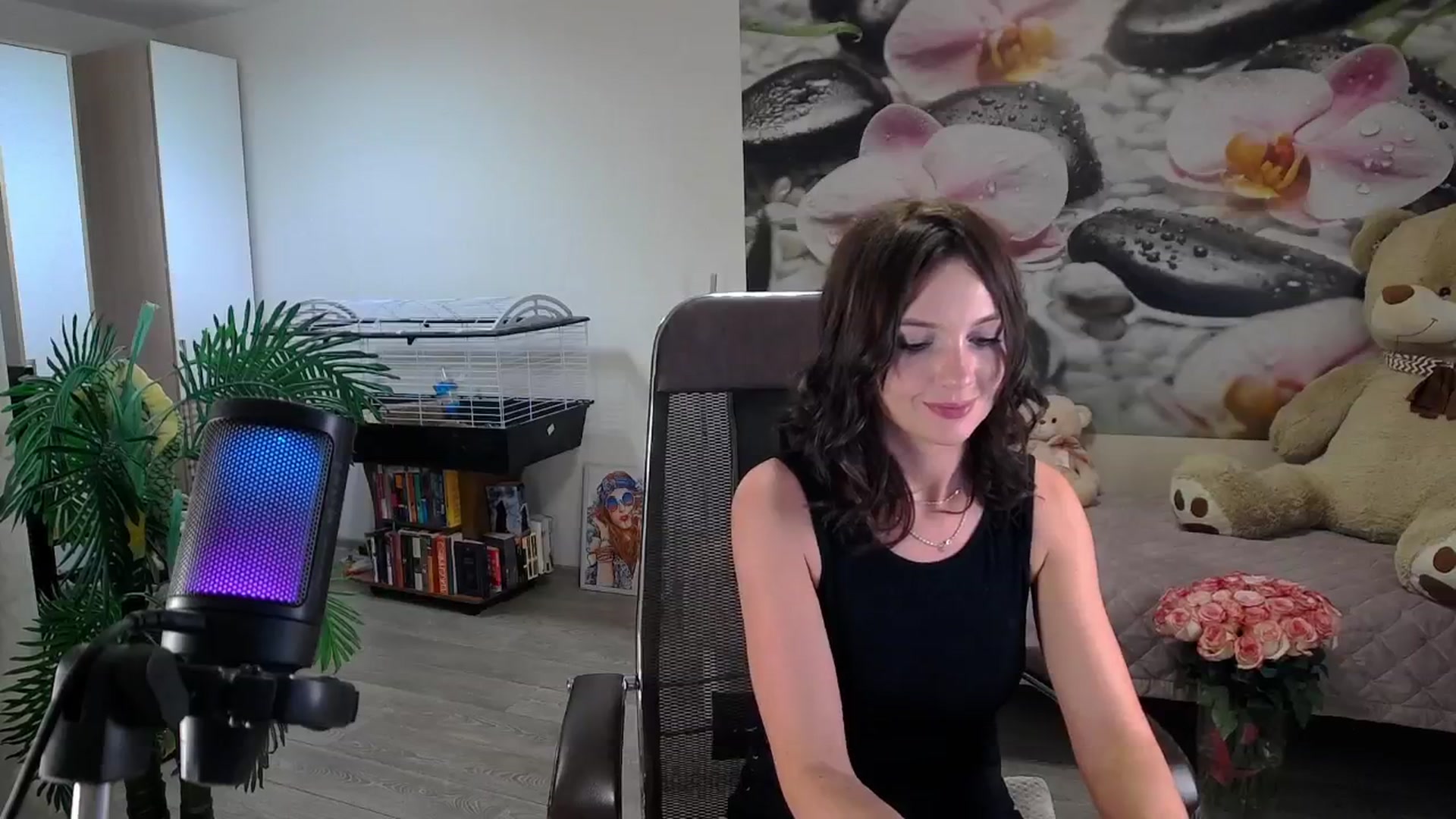 Gallery image thumbnail from HoneyIAmHome's myfreecams stream on, 12/05/2024, 08:12 image 10 of 20