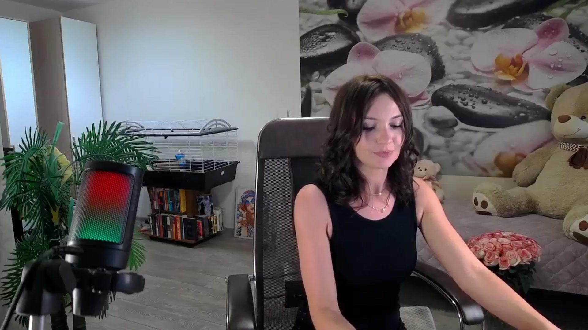 Gallery image thumbnail from HoneyIAmHome's myfreecams stream on, 12/05/2024, 08:12 image 8 of 20