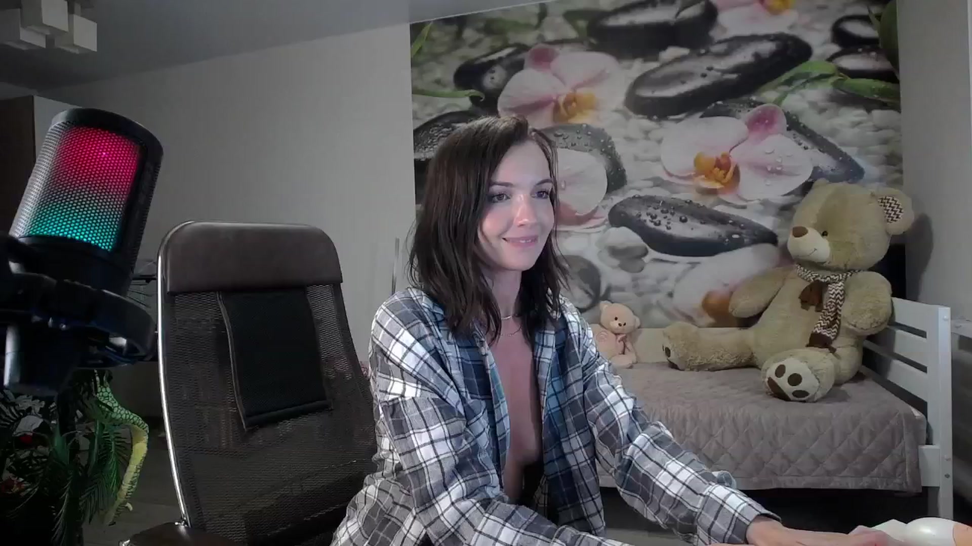 Gallery image thumbnail from HoneyIAmHome's myfreecams stream on, 12/07/2024, 09:14 image 12 of 20