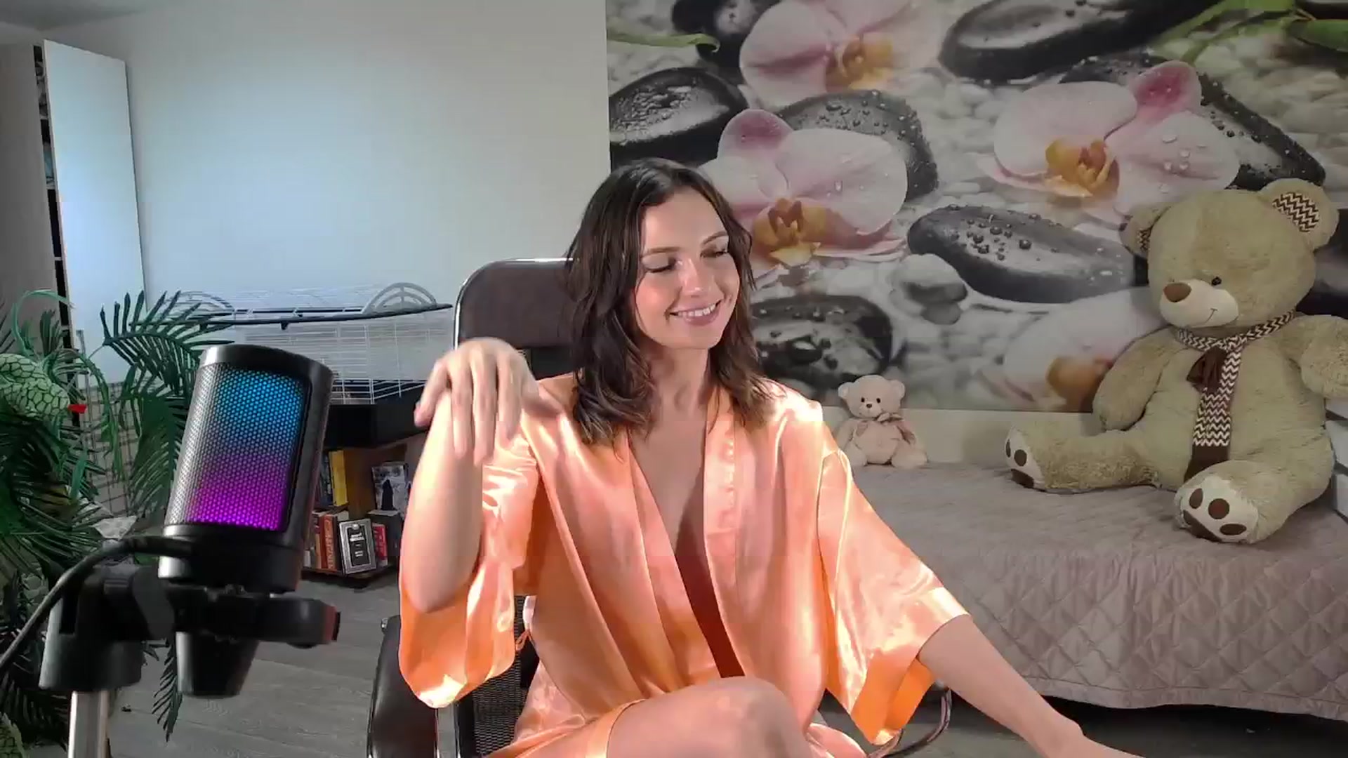 Gallery image thumbnail from HoneyIAmHome's myfreecams stream on, 12/15/2024, 09:33 image 2 of 20