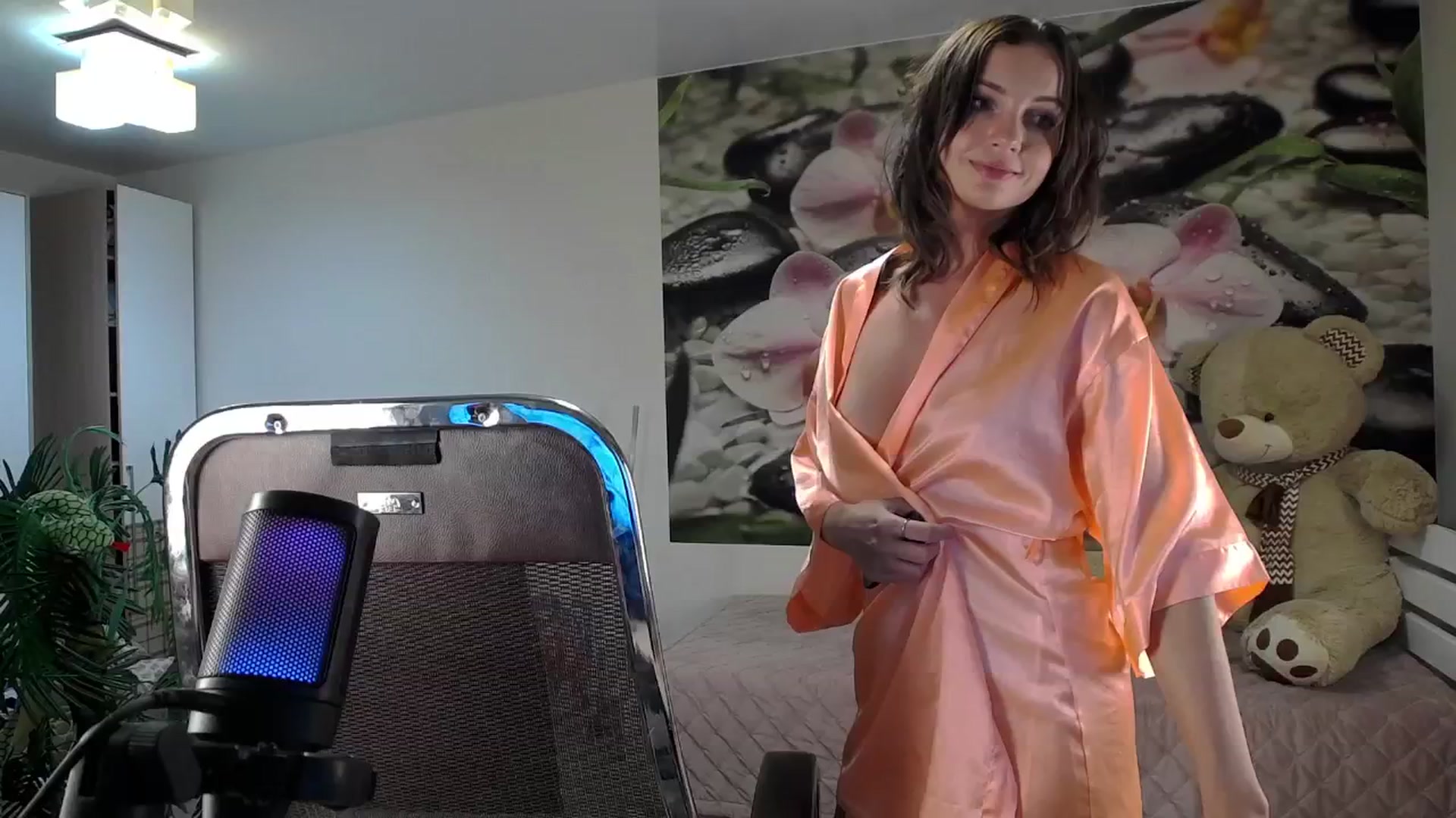 Gallery image thumbnail from HoneyIAmHome's myfreecams stream on, 12/15/2024, 09:33 image 11 of 20