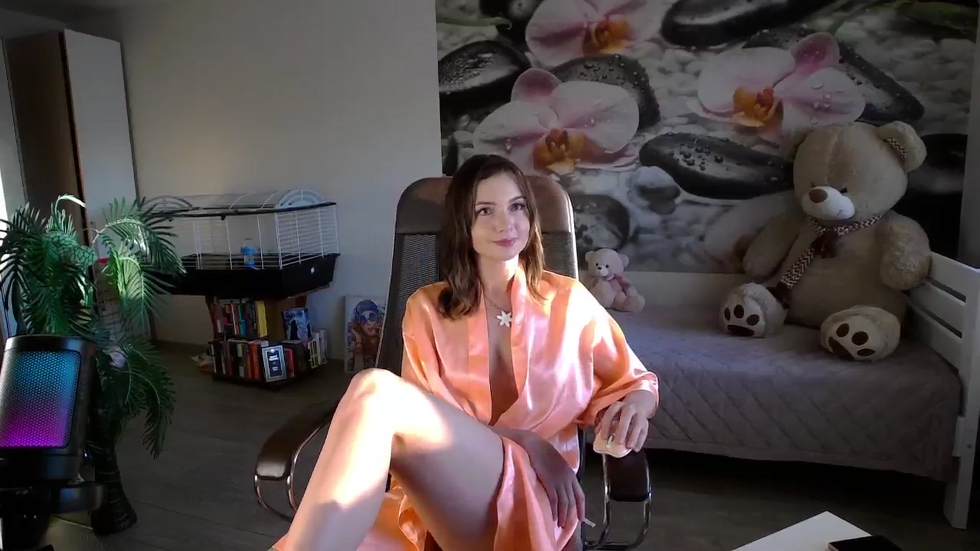 Gallery image thumbnail from HoneyIAmHome's myfreecams stream on, 12/18/2024, 09:04 image 2 of 20