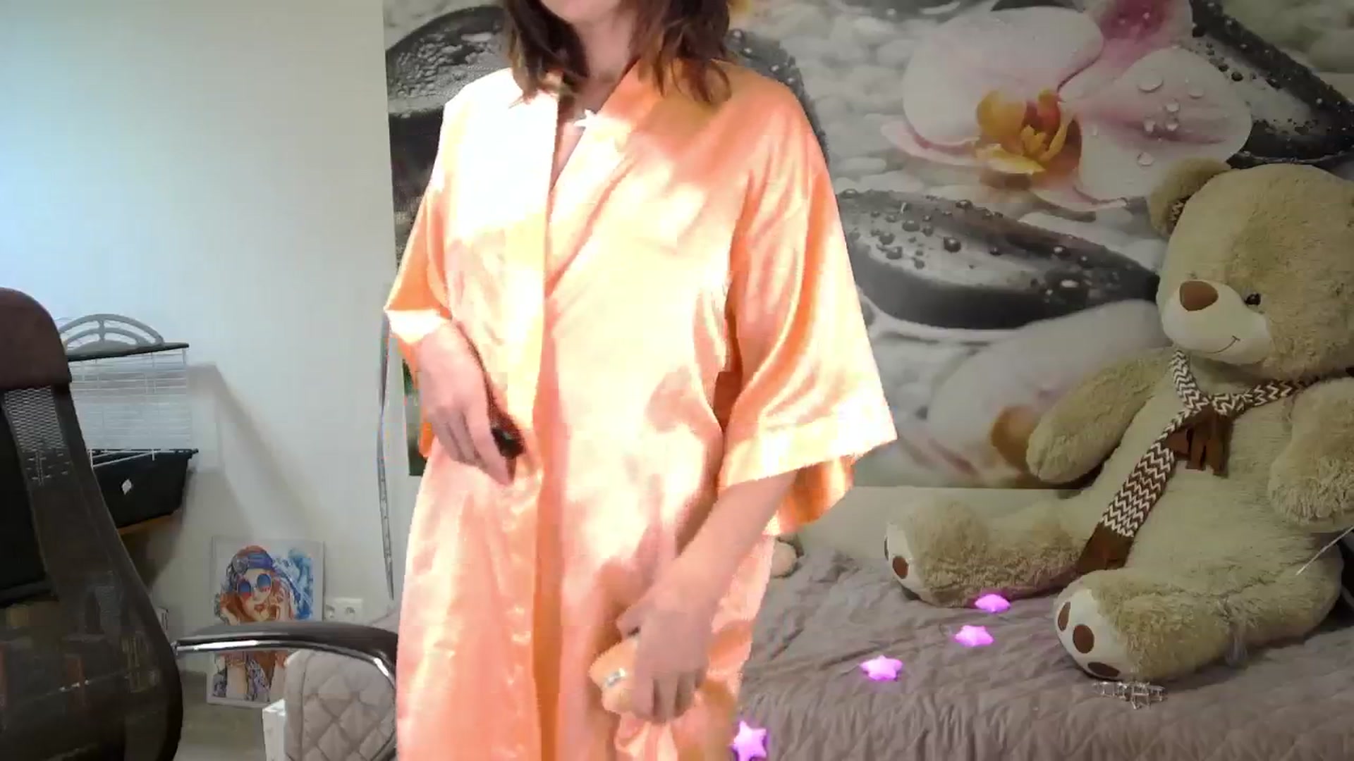 Gallery image thumbnail from HoneyIAmHome's myfreecams stream on, 12/18/2024, 09:04 image 19 of 20