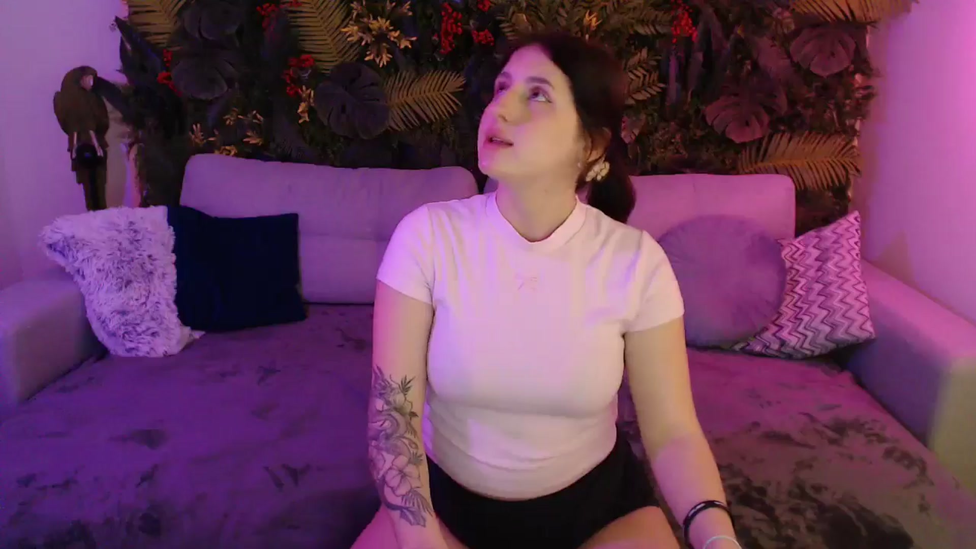 Gallery image thumbnail from HoneyLeya's myfreecams stream on, 04/12/2026, 12:08 image 18 of 20
