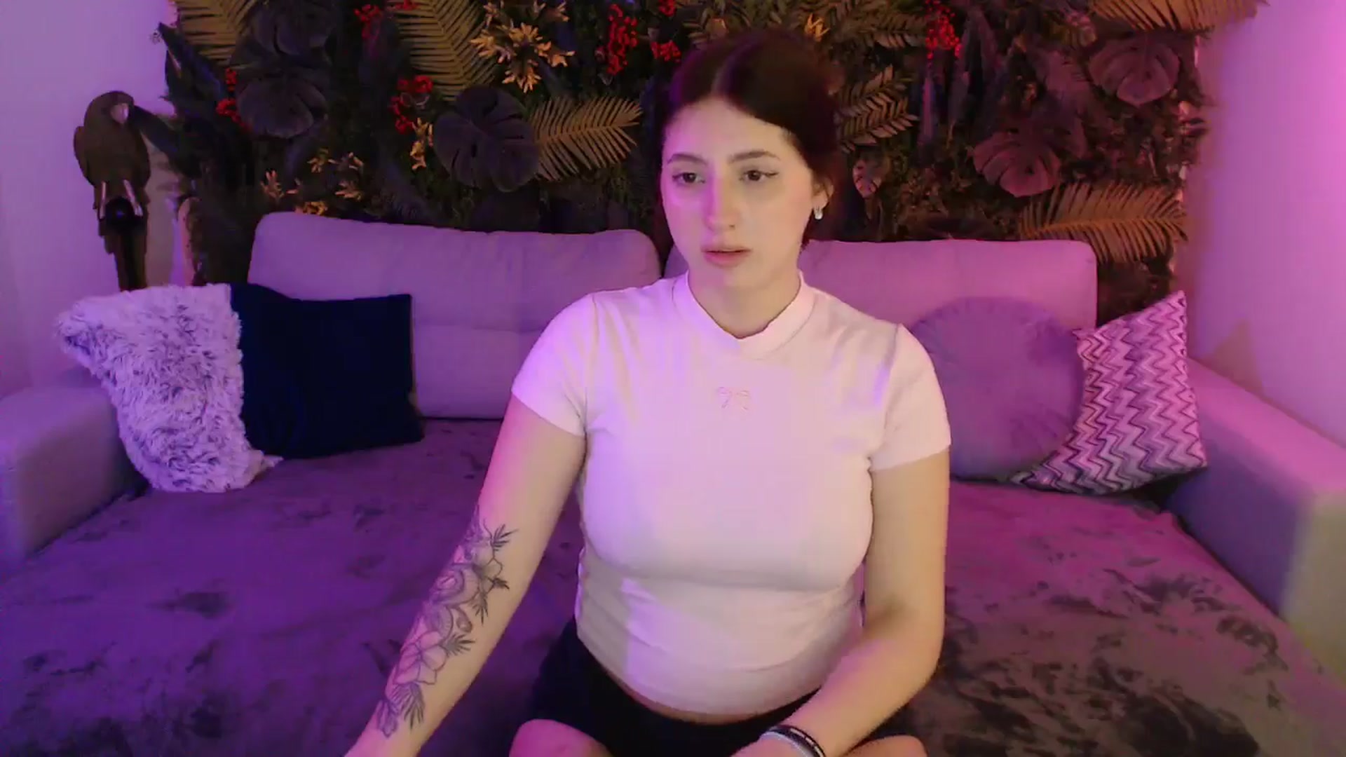 Gallery image thumbnail from HoneyLeya's myfreecams stream on, 04/12/2026, 12:08 image 14 of 20