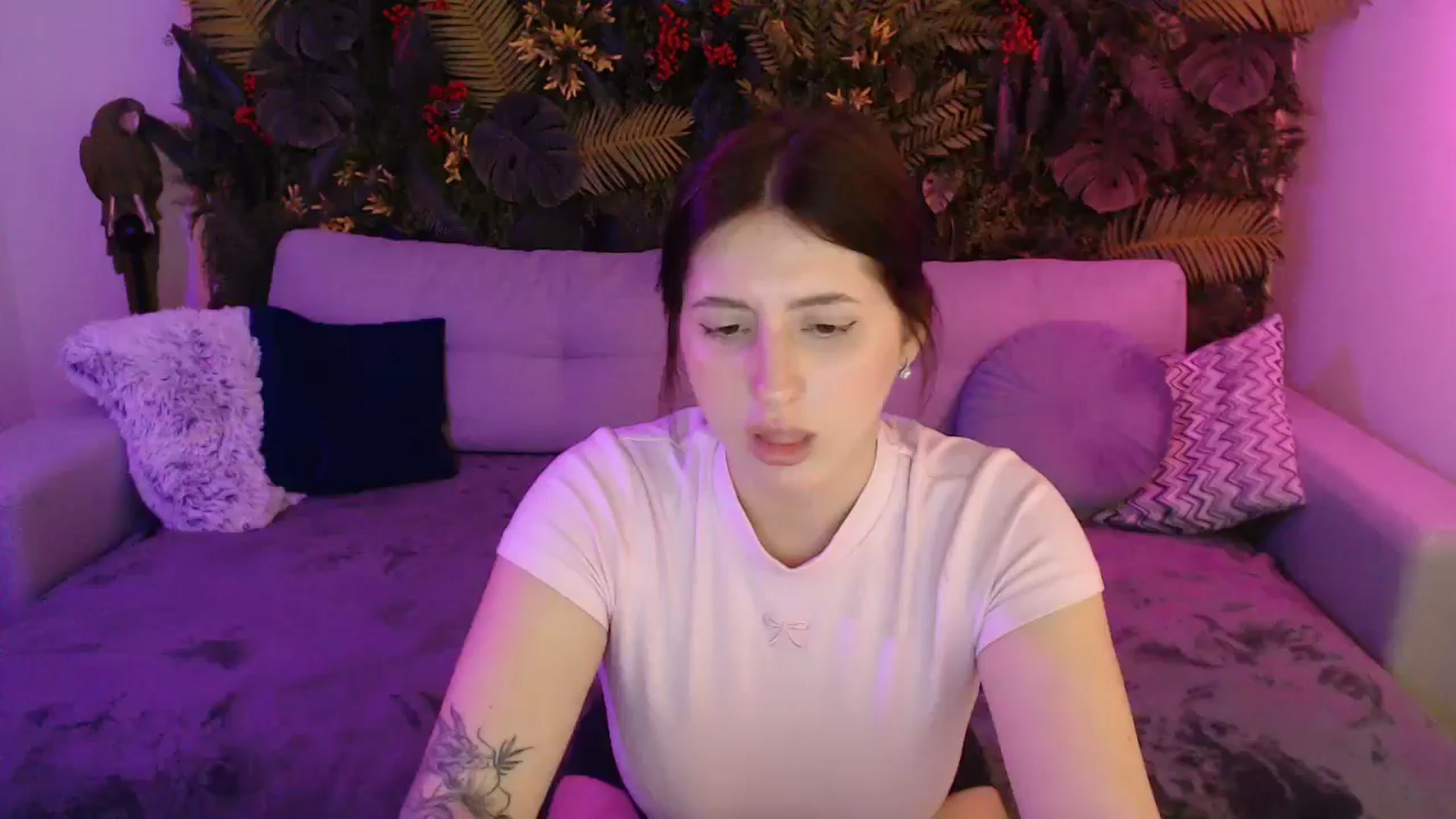 Gallery image thumbnail from HoneyLeya's myfreecams stream on, 04/12/2026, 12:08 image 15 of 20