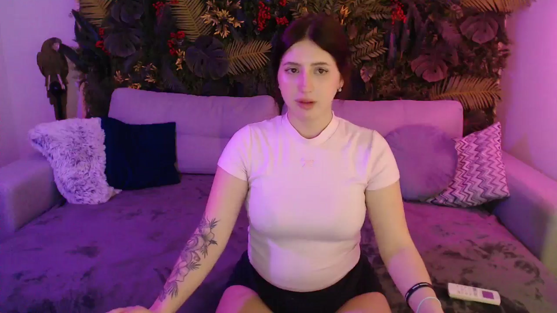 Gallery image thumbnail from HoneyLeya's myfreecams stream on, 04/12/2026, 13:09 image 7 of 20