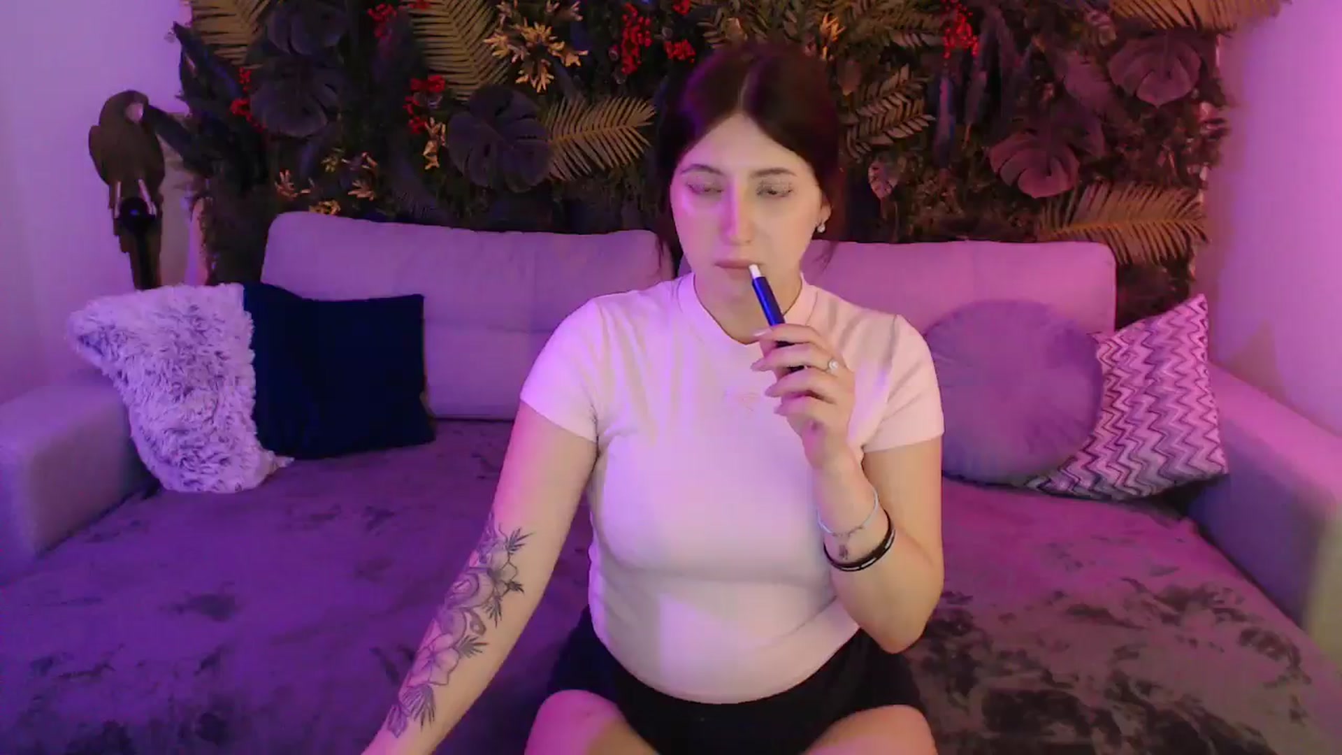 Gallery image thumbnail from HoneyLeya's myfreecams stream on, 04/12/2026, 13:09 image 6 of 20