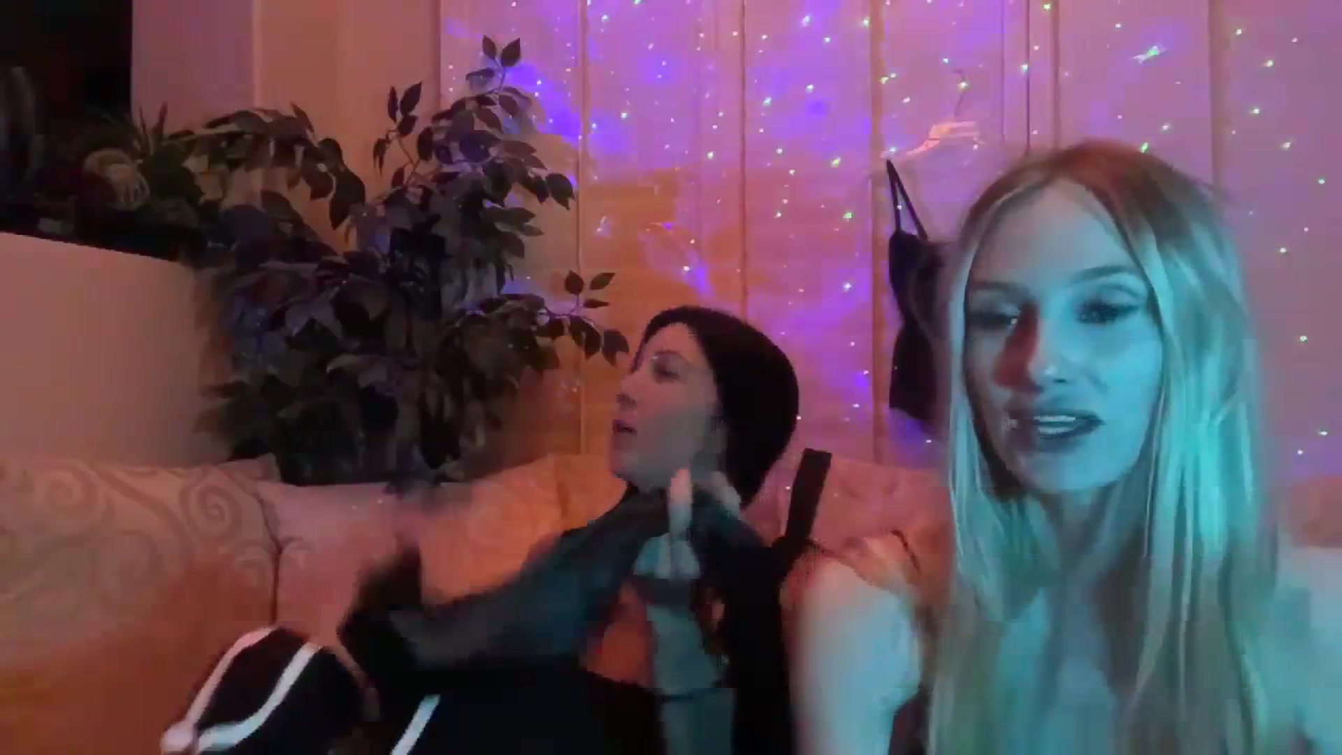 Gallery image thumbnail from HoneyLily's myfreecams stream on, 02/22/2024, 09:55 image 7 of 20