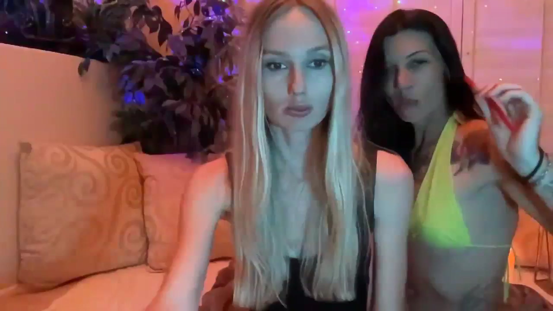 Gallery image thumbnail from HoneyLily's myfreecams stream on, 02/23/2024, 06:55 image 10 of 20