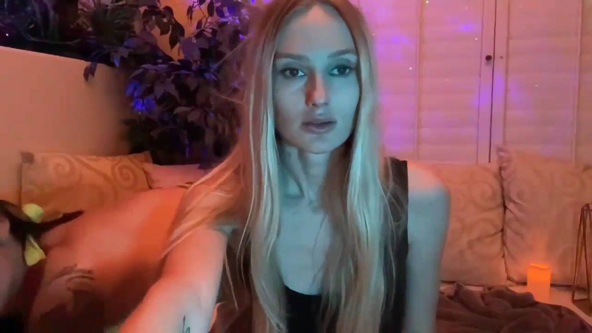 Gallery image thumbnail from HoneyLily's myfreecams stream on, 02/23/2024, 06:55 image 11 of 20