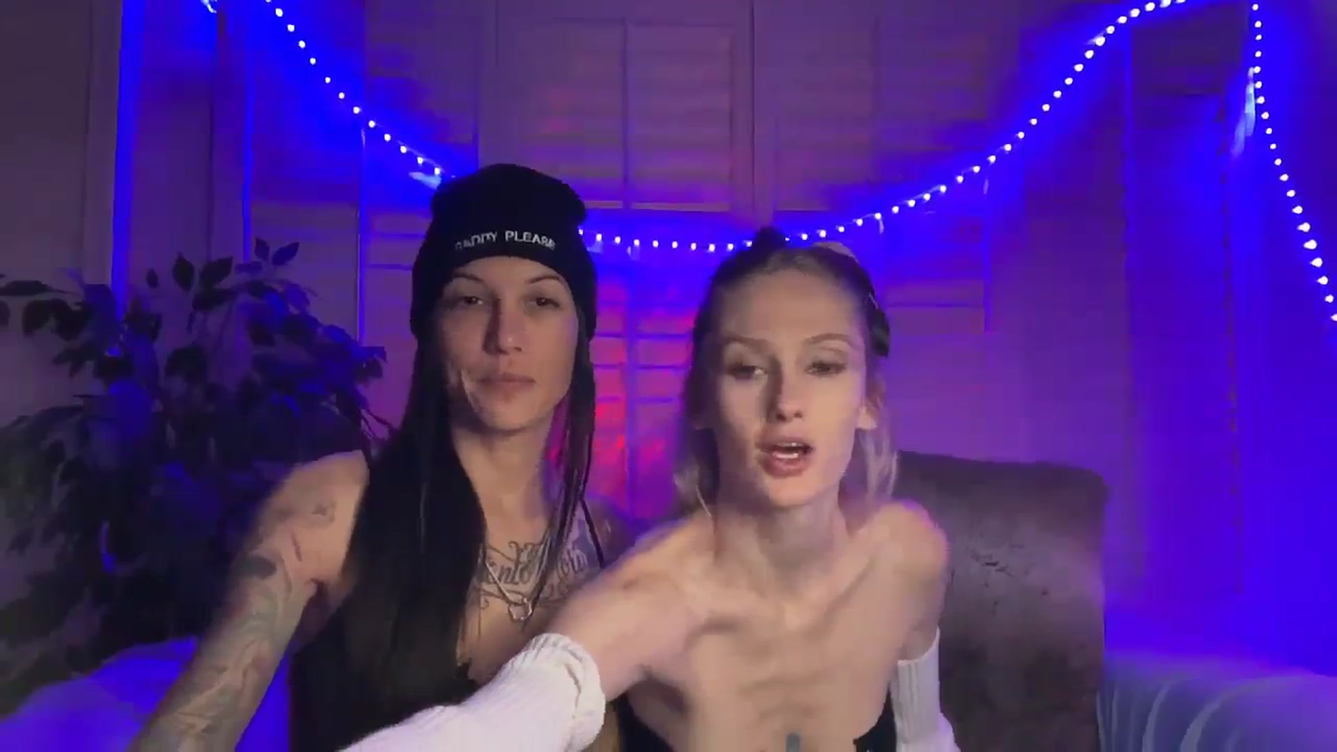 Gallery image thumbnail from HoneyLily's myfreecams stream on, 03/05/2024, 07:27 image 2 of 20
