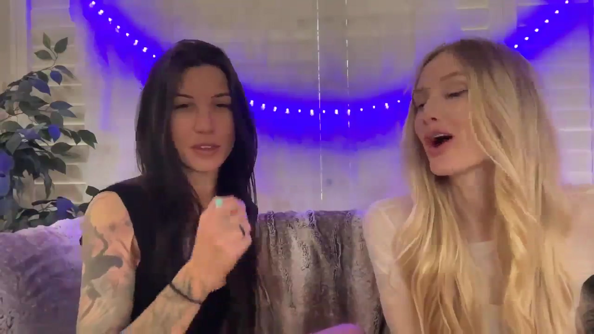 Gallery image thumbnail from HoneyLily's myfreecams stream on, 03/22/2024, 23:59 image 13 of 20