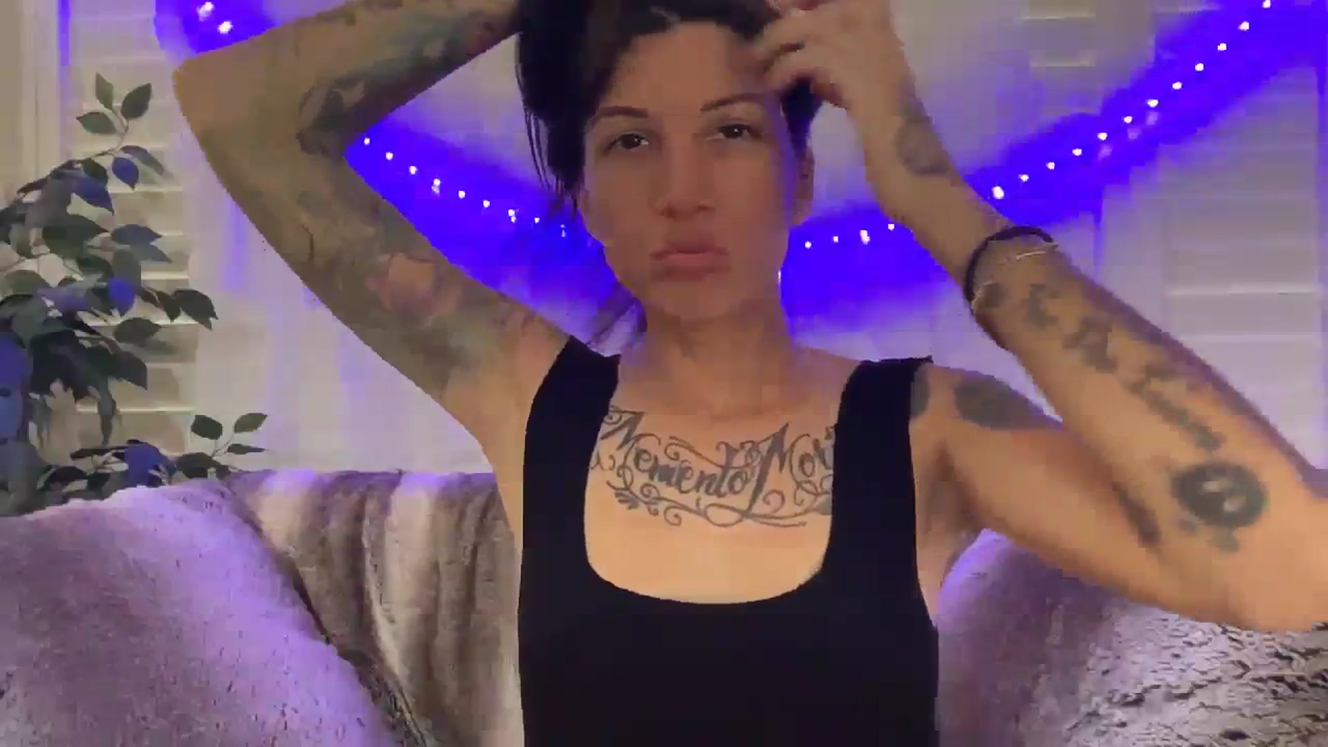Gallery image thumbnail from HoneyLily's myfreecams stream on, 03/22/2024, 23:59 image 18 of 20