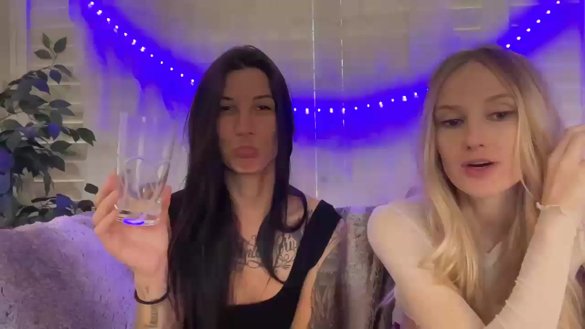 Gallery image thumbnail from HoneyLily's myfreecams stream on, 03/22/2024, 23:59 image 15 of 20