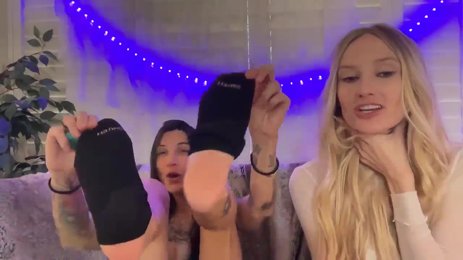 Gallery image thumbnail from HoneyLily's myfreecams stream on, 03/22/2024, 23:59 image 12 of 20