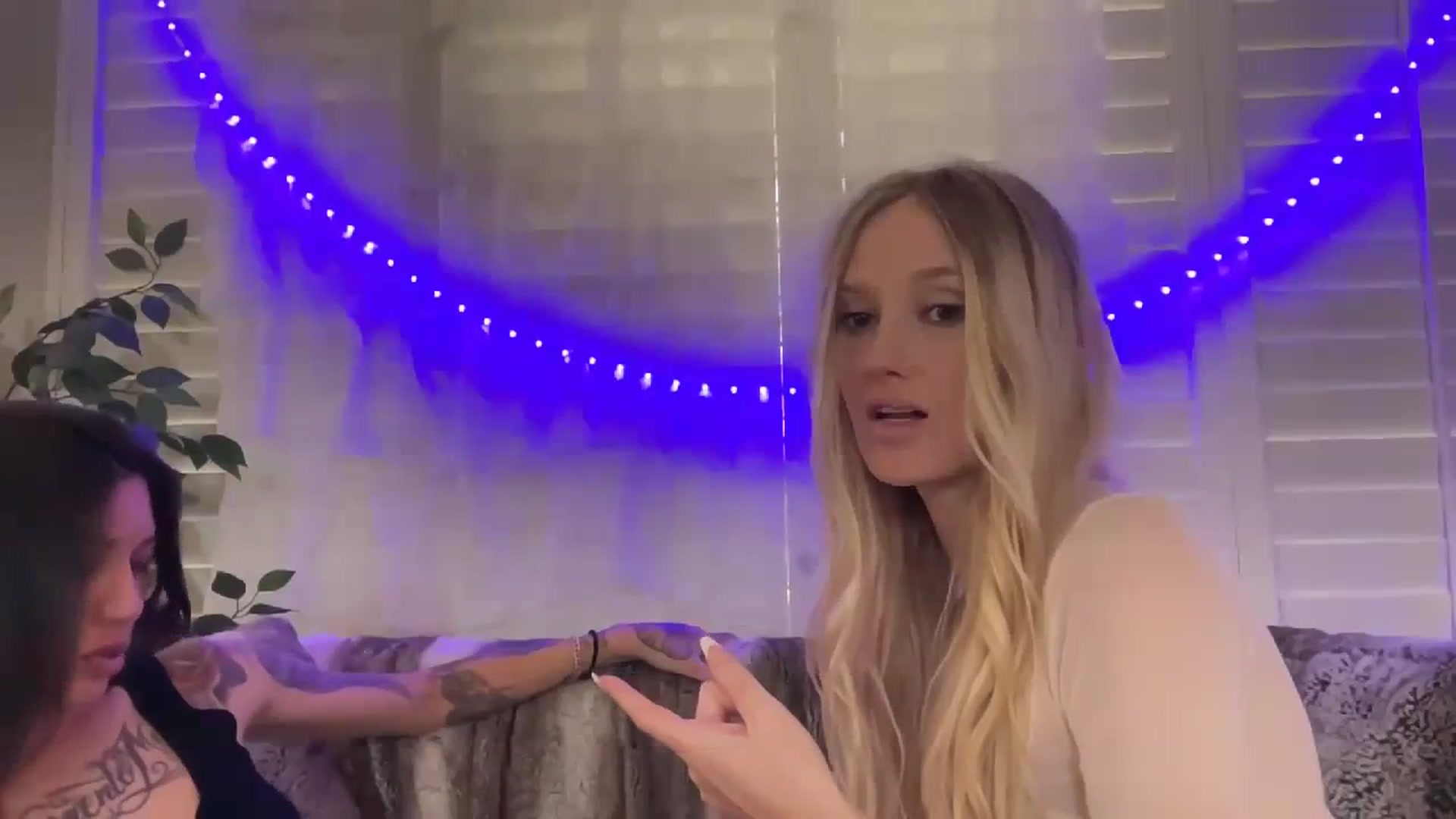 Gallery image thumbnail from HoneyLily's myfreecams stream on, 03/22/2024, 23:59 image 5 of 20