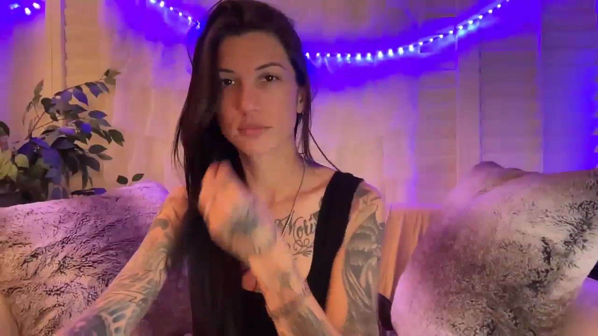 Gallery image thumbnail from HoneyLily's myfreecams stream on, 03/29/2024, 02:36 image 14 of 20