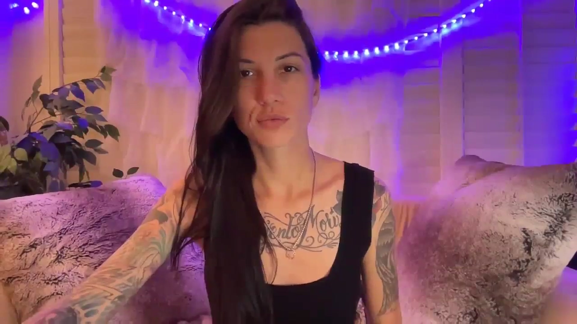 Gallery image thumbnail from HoneyLily's myfreecams stream on, 03/29/2024, 02:36 image 13 of 20