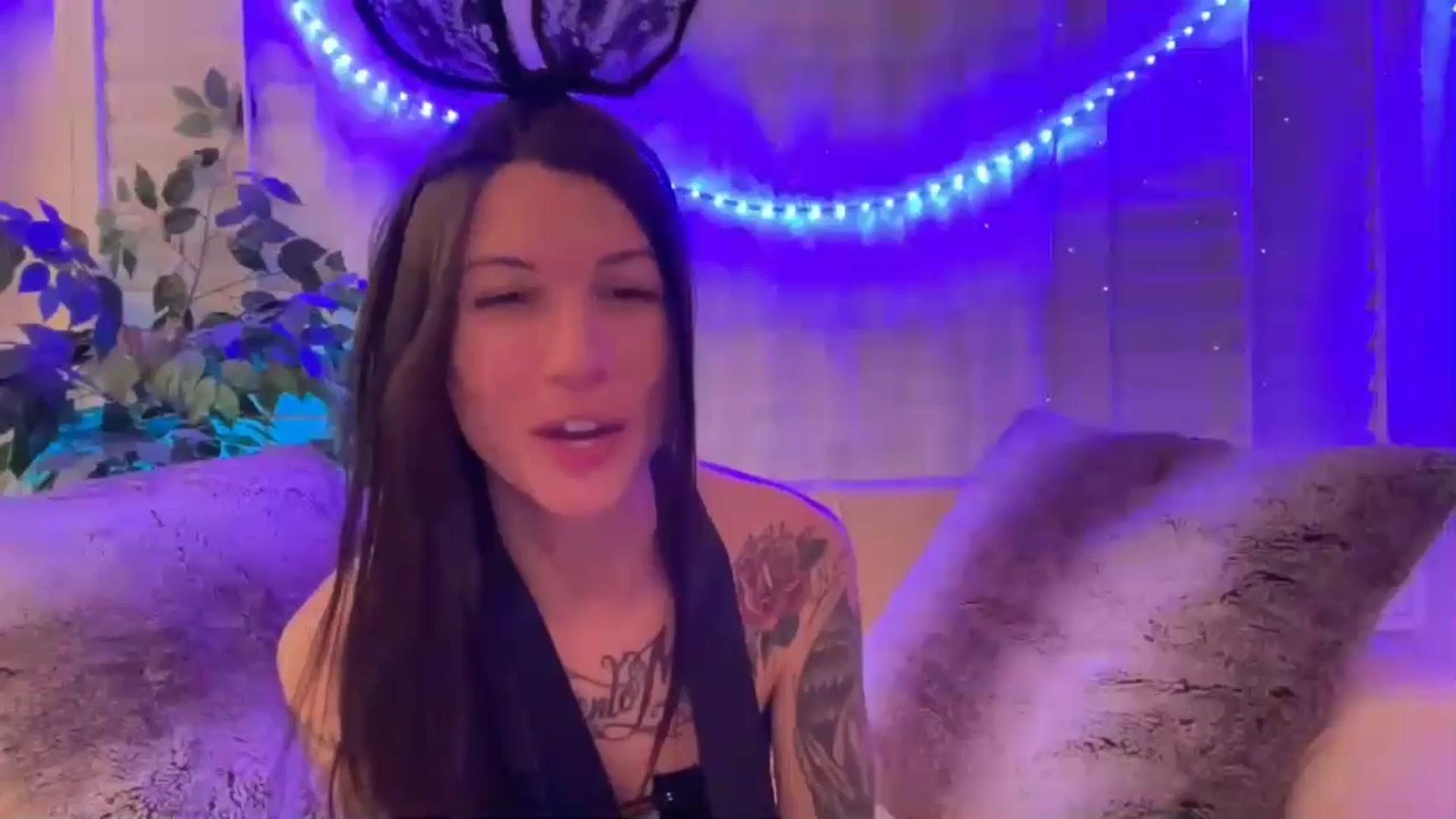 Gallery image thumbnail from HoneyLily's myfreecams stream on, 04/19/2024, 04:35 image 1 of 20
