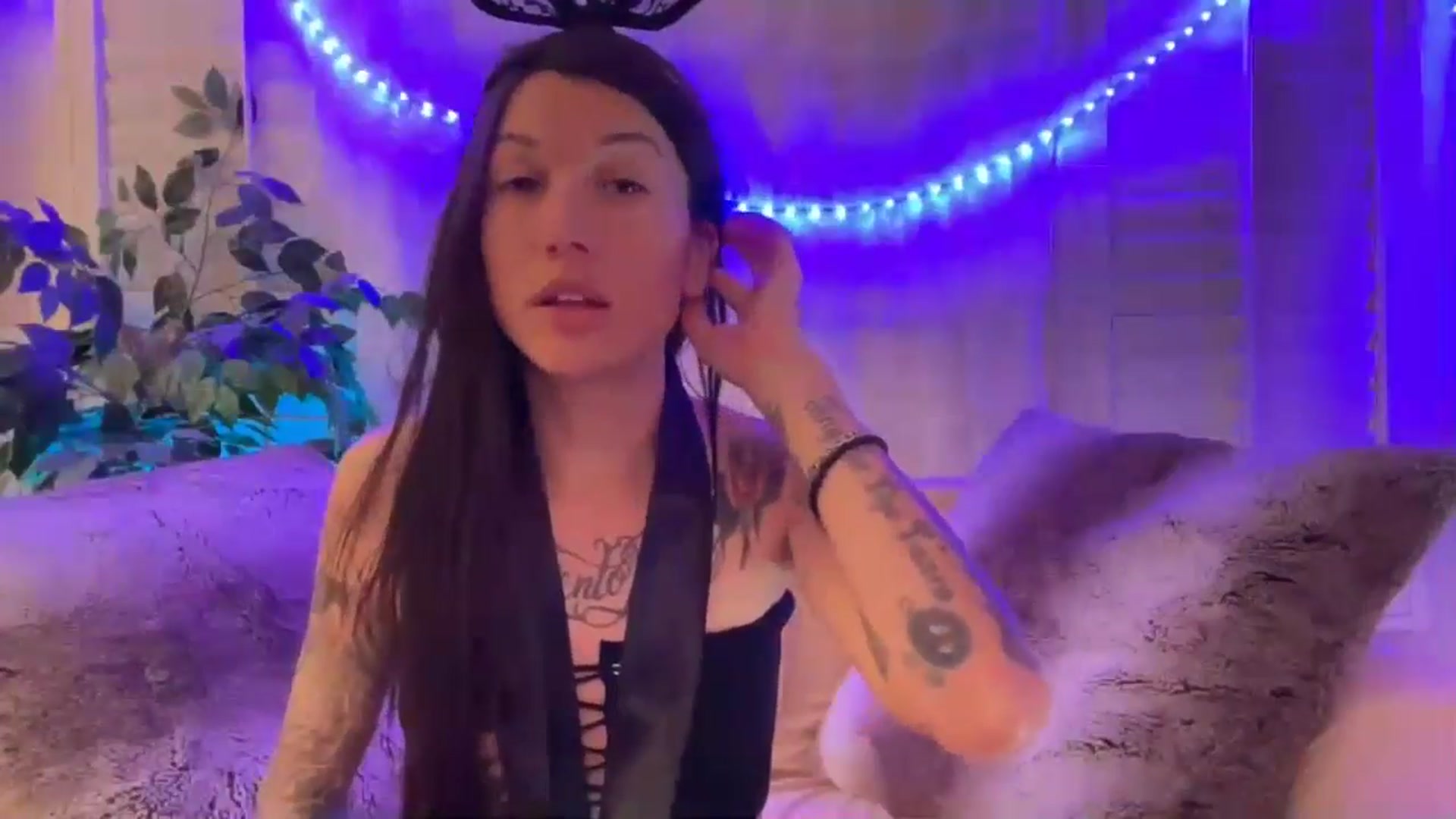 Gallery image thumbnail from HoneyLily's myfreecams stream on, 04/19/2024, 04:35 image 2 of 20