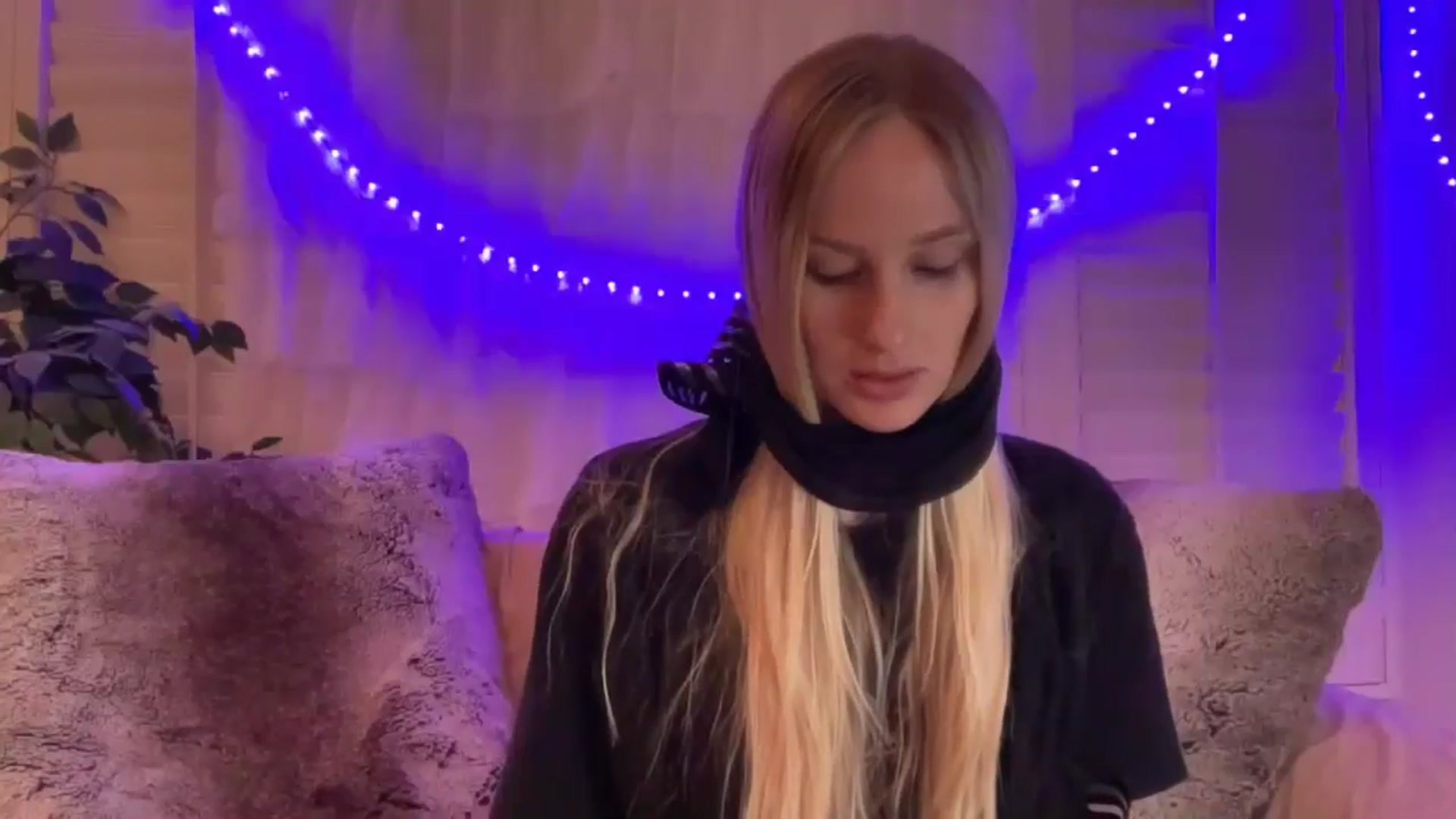Gallery image thumbnail from HoneyLily's myfreecams stream on, 04/23/2024, 03:38 image 8 of 20