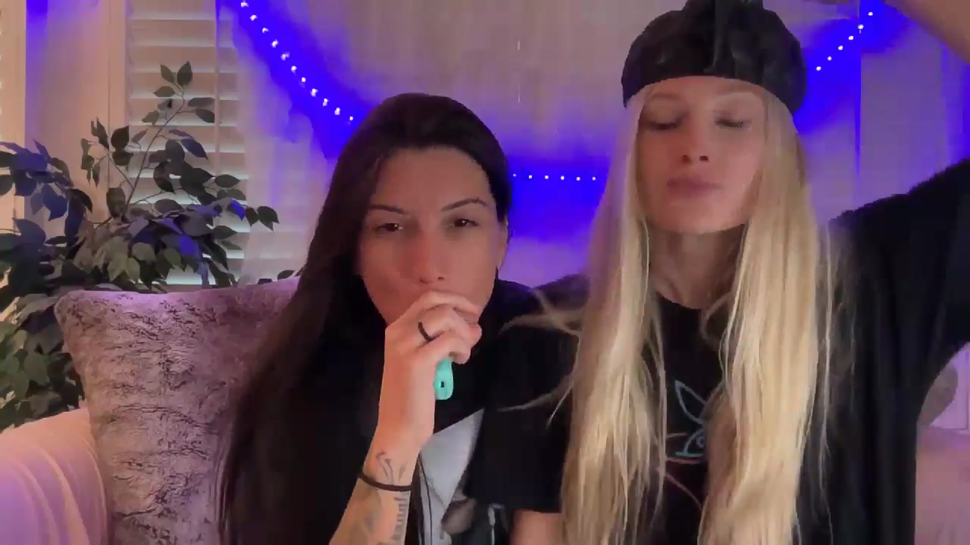 Gallery image thumbnail from HoneyLily's myfreecams stream on, 04/24/2024, 03:25 image 4 of 20